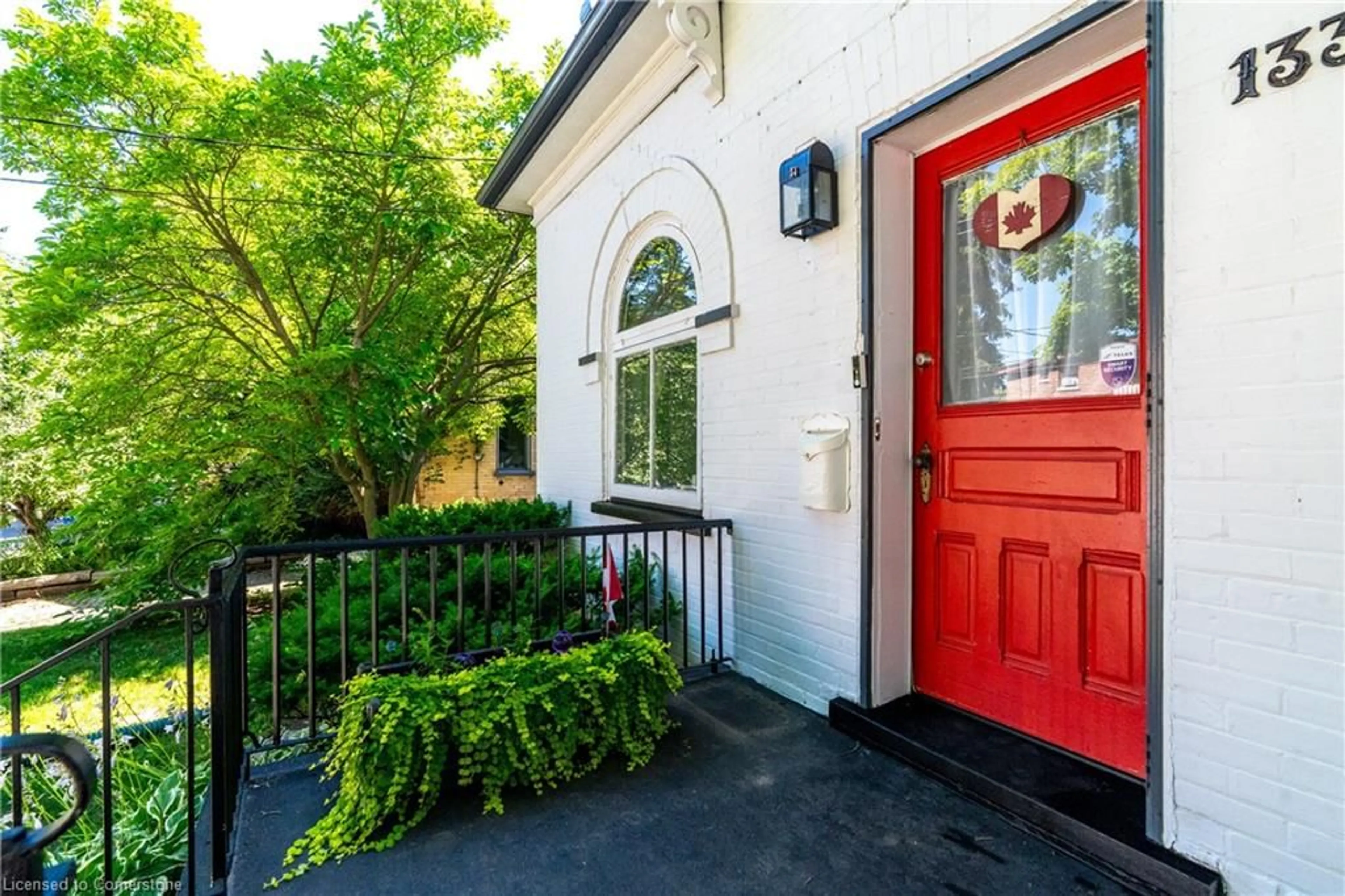 Indoor entryway for 133 David St, Kitchener Ontario N2G 1Y1