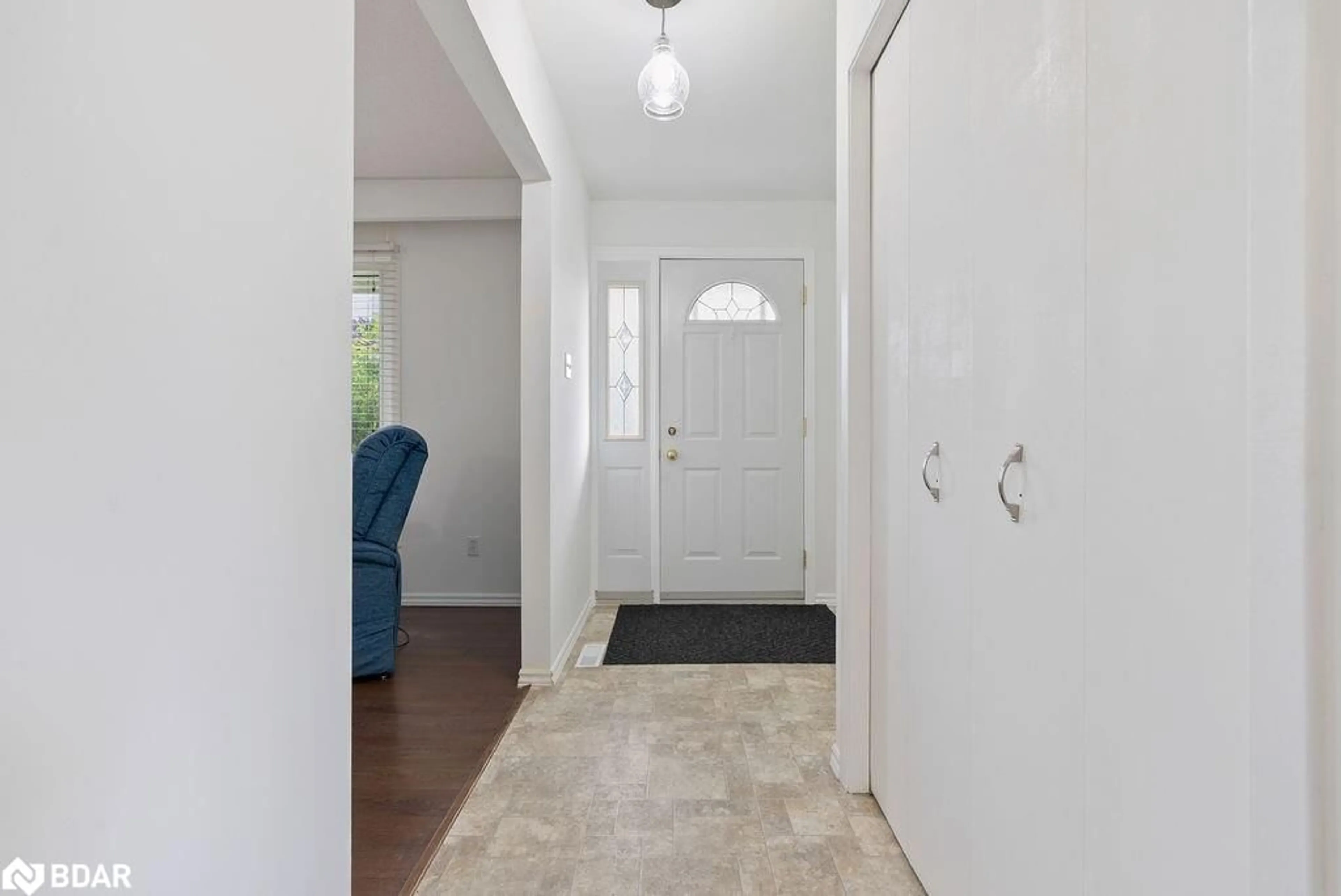 Indoor entryway for 13 Mohawk Dr, Lindsay Ontario K9V 0J1