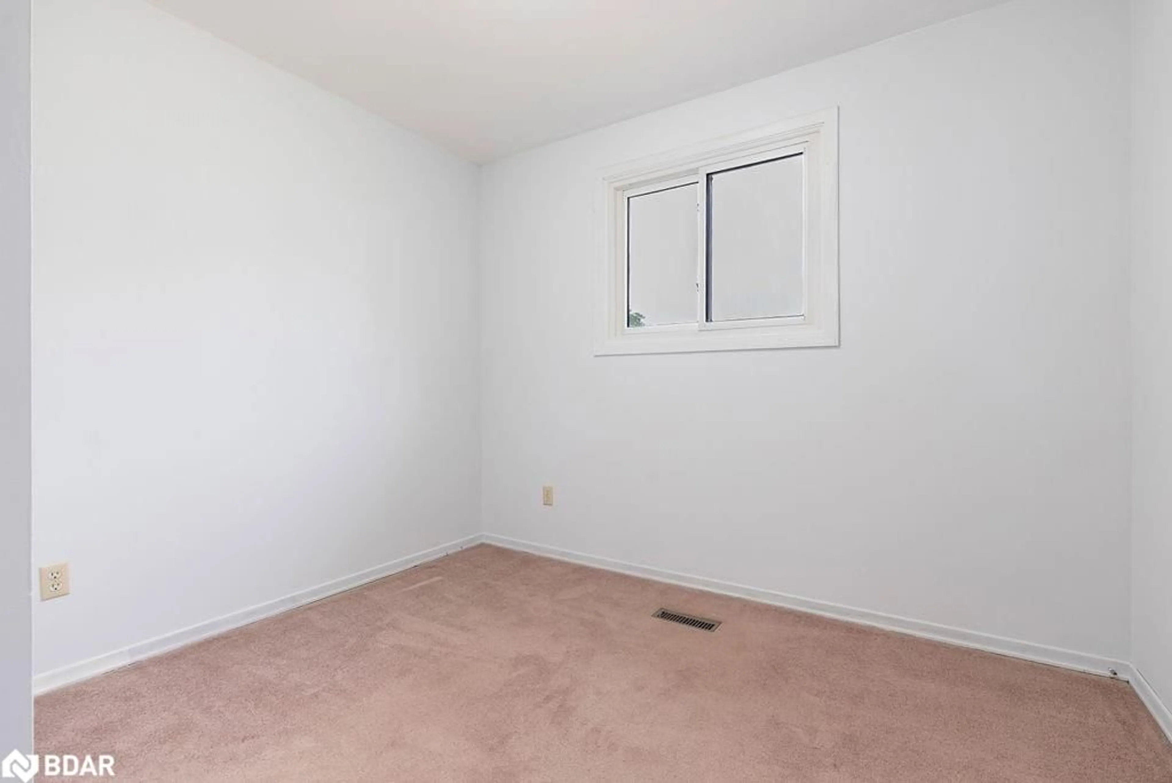 A pic of a room for 13 Mohawk Dr, Lindsay Ontario K9V 0J1