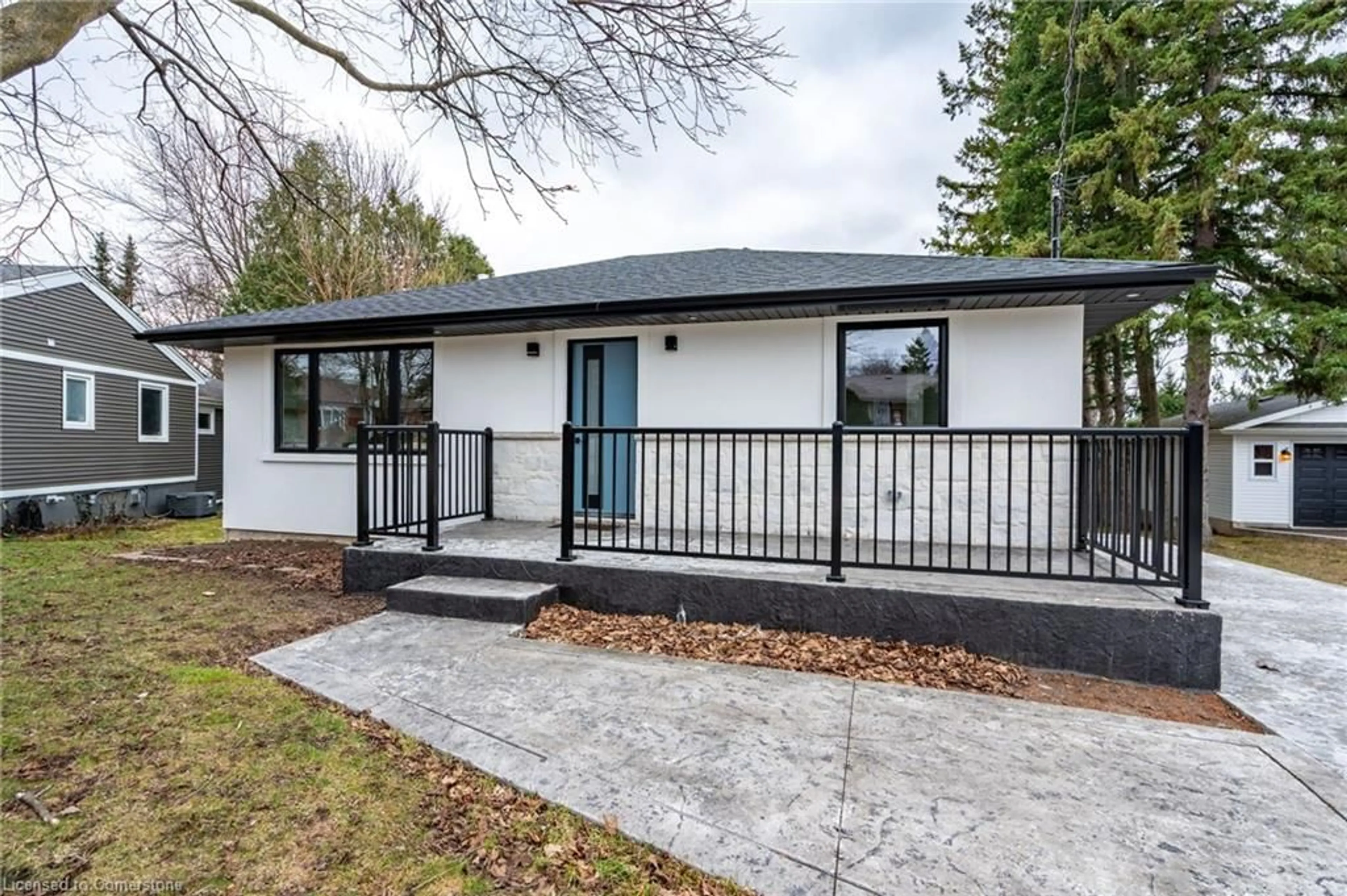 Home with vinyl exterior material, street for 11 James St, Waterdown Ontario L0R 2H0