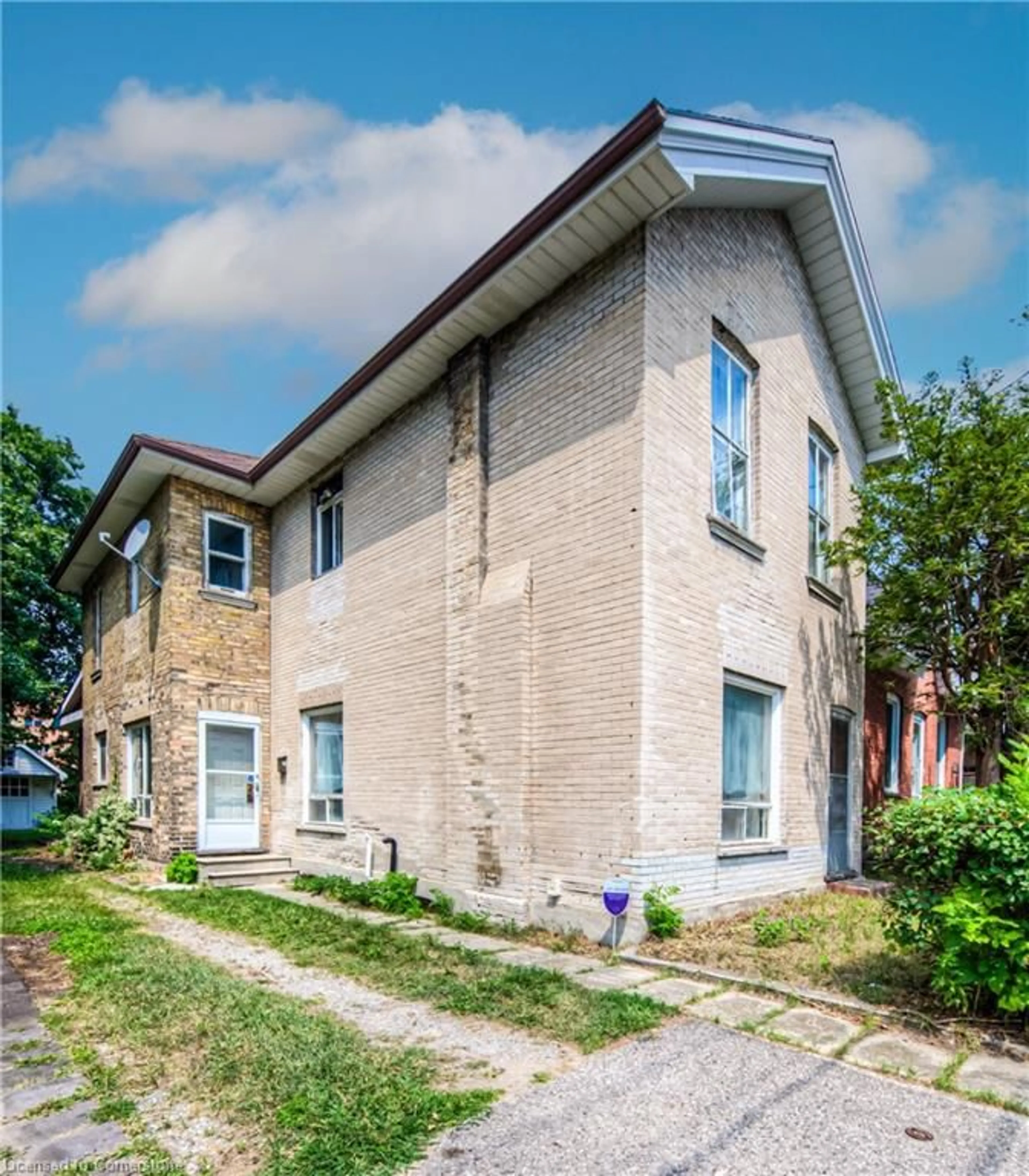 Home with brick exterior material, street for 14 Bond St, Brantford Ontario N3R 4G5