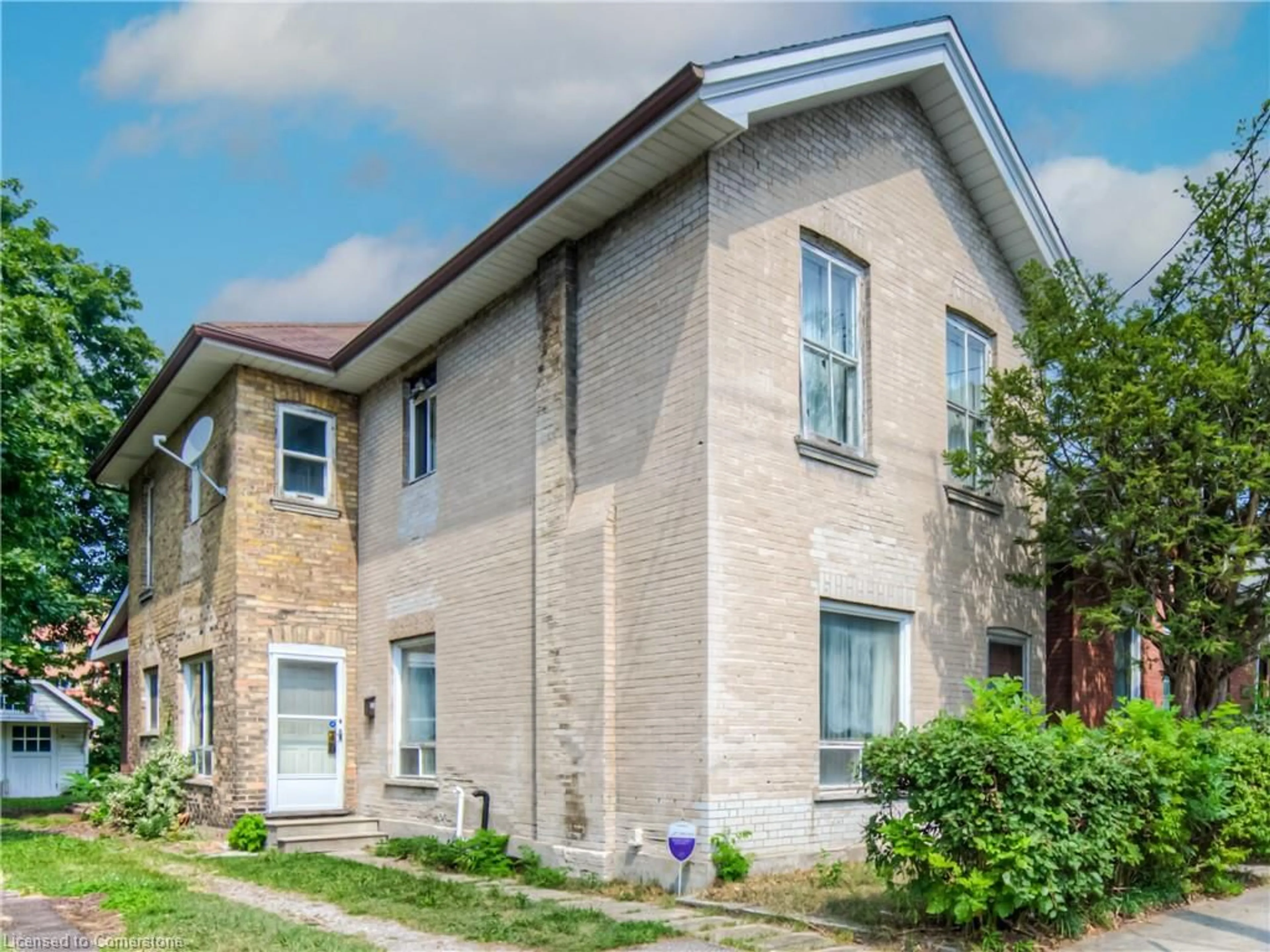Home with brick exterior material, building for 14 Bond St, Brantford Ontario N3R 4G5