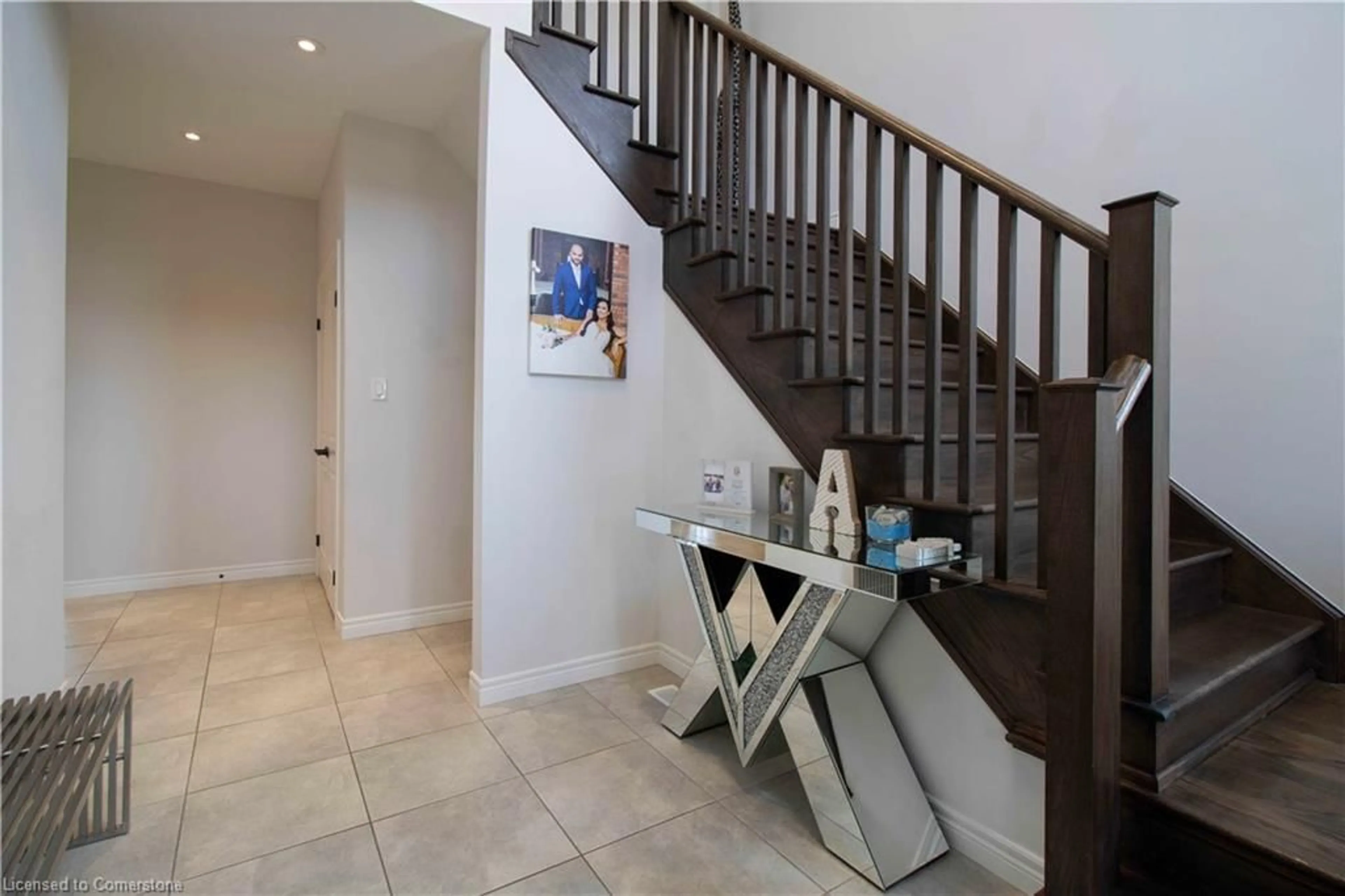 Indoor foyer for 159 Dennis Drive Dr, Smithville Ontario L0R 2A0