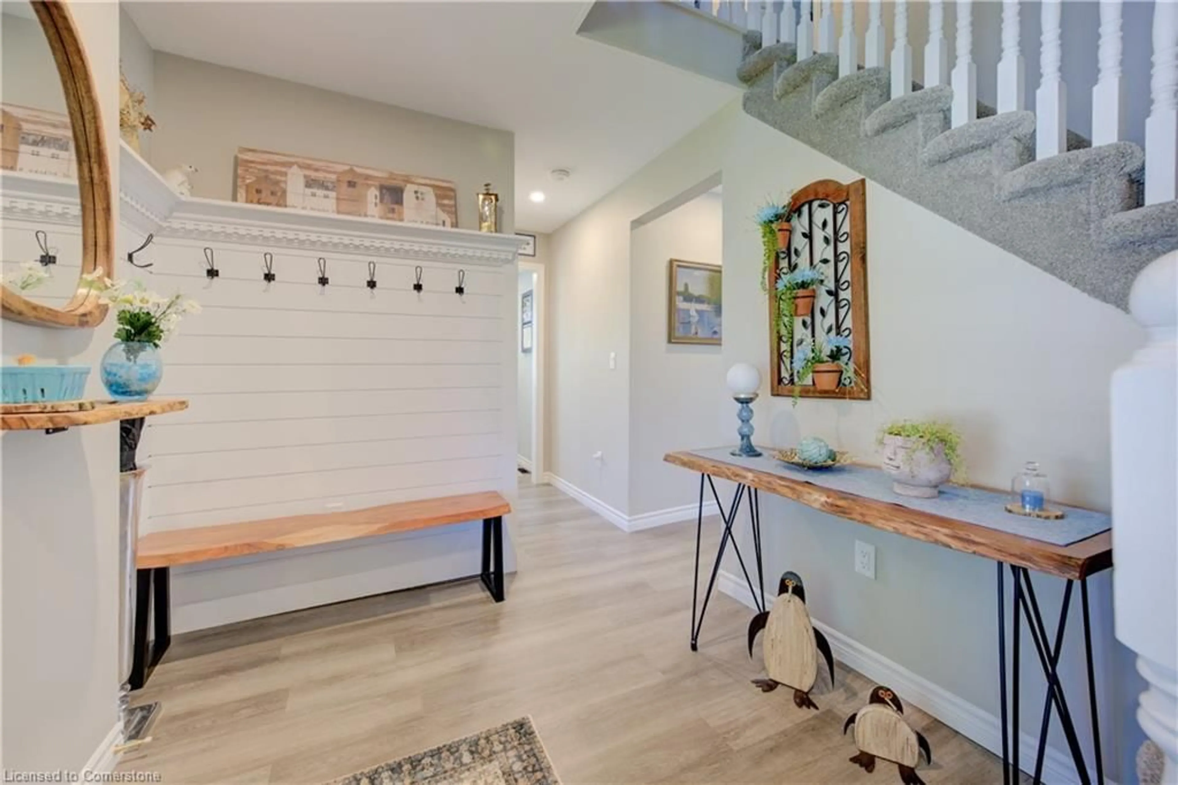 Indoor entryway for 284 Forest Glen Dr, Mount Forest Ontario N0G 2L2