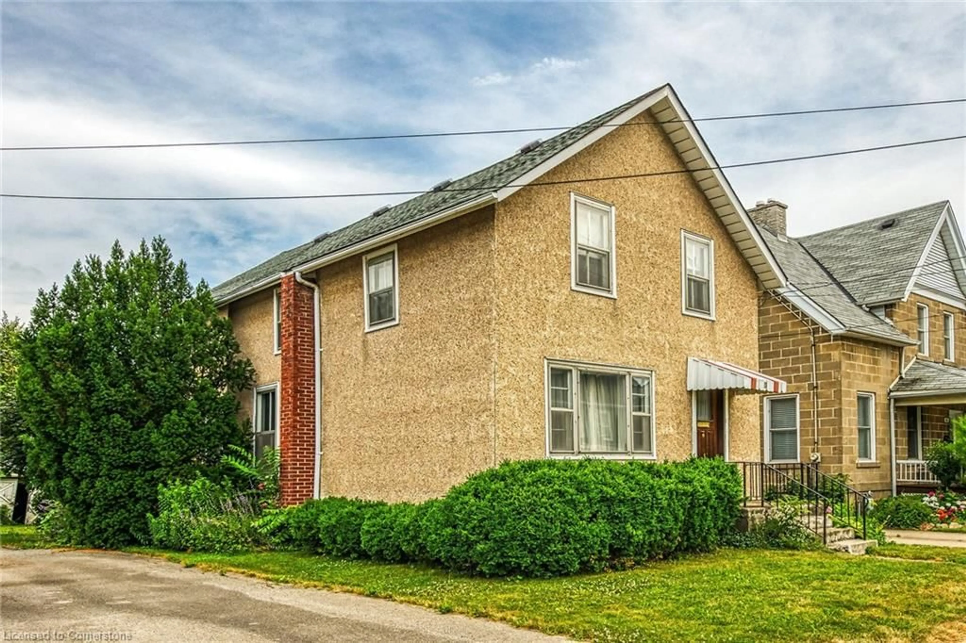 Home with brick exterior material, street for 37 Ontario St, Grimsby Ontario L3M 3H2