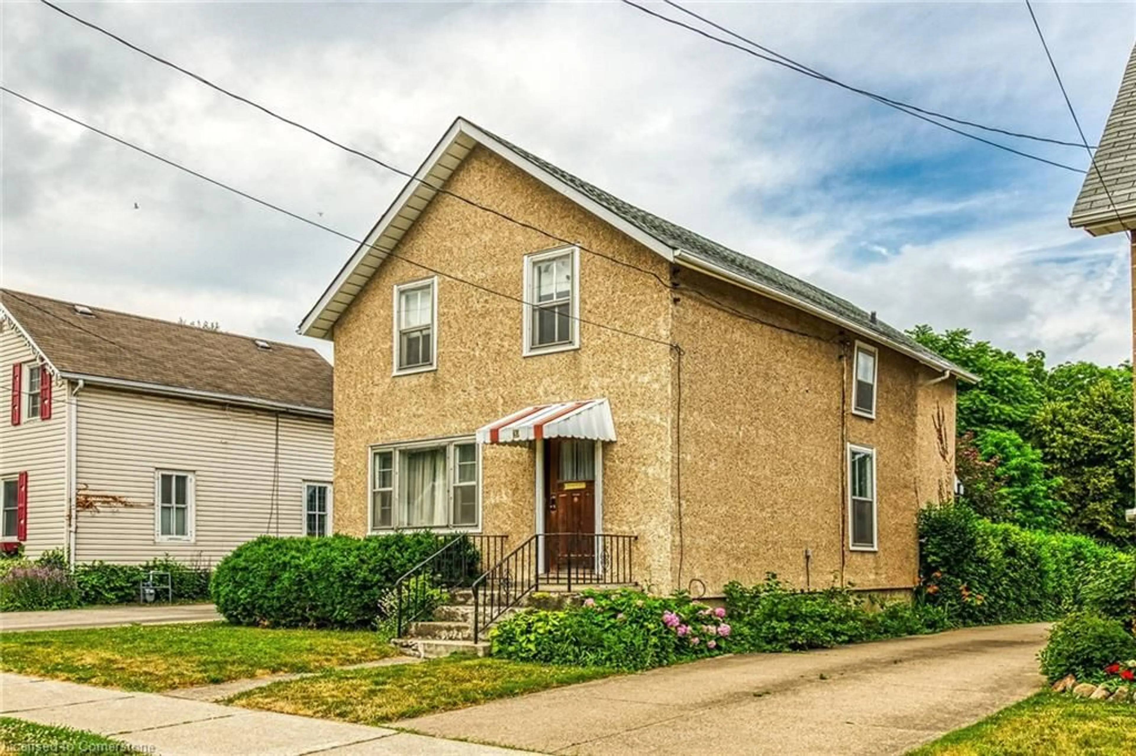 Home with brick exterior material, street for 37 Ontario St, Grimsby Ontario L3M 3H2