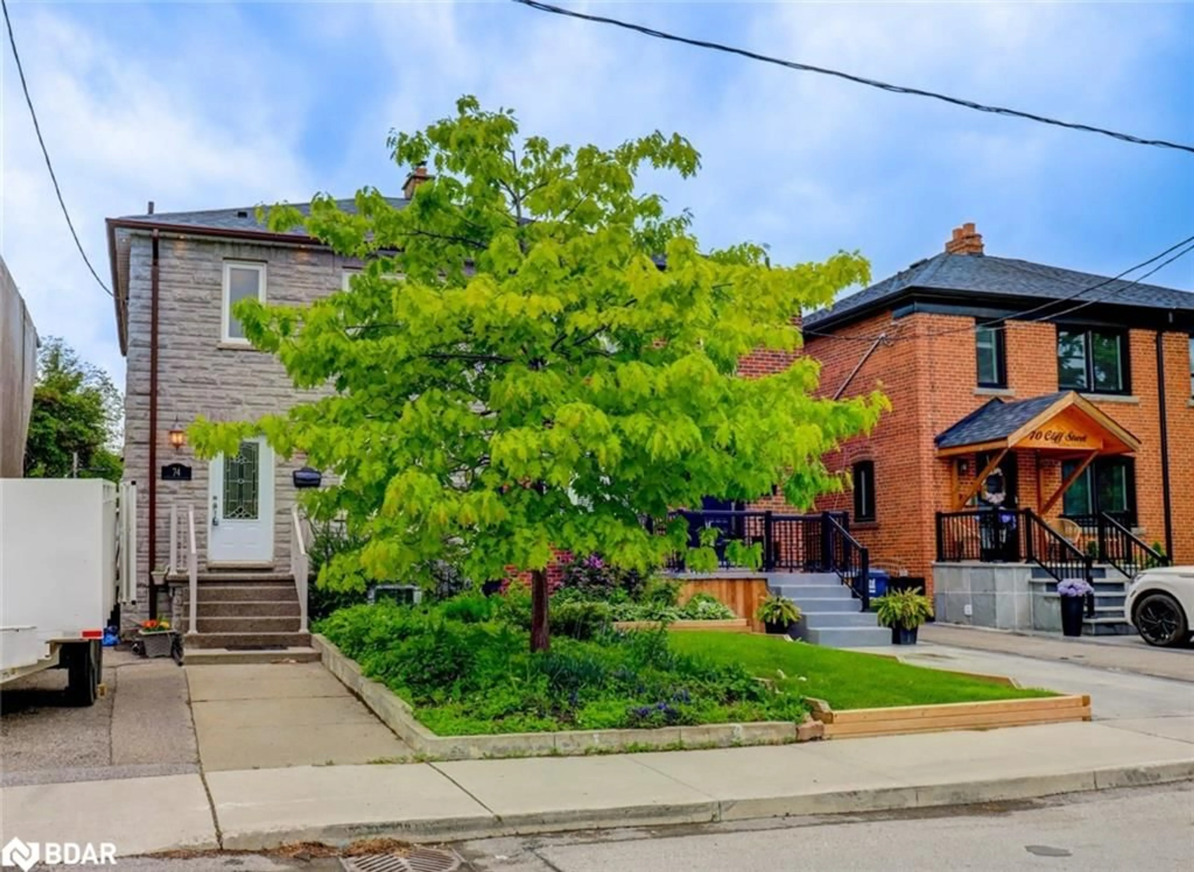 A pic from outside/outdoor area/front of a property/back of a property/a pic from drone, street for 74 Cliff St, Toronto Ontario M6N 4M1