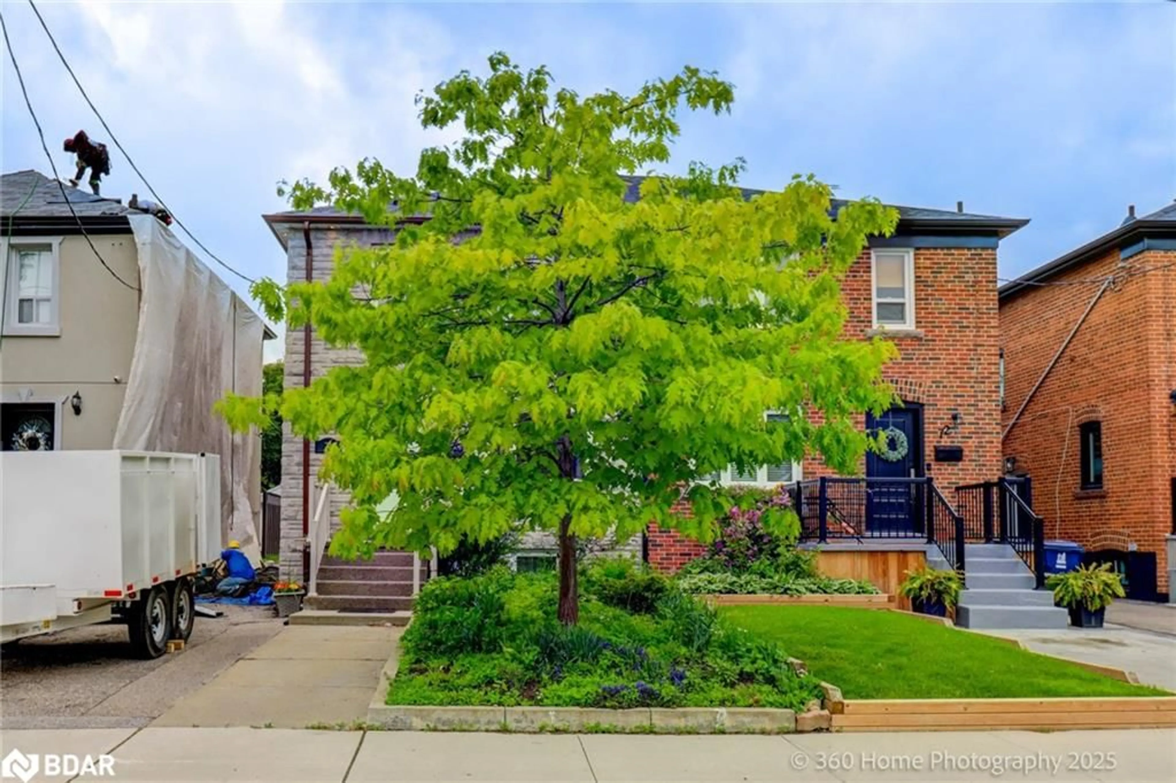 A pic from outside/outdoor area/front of a property/back of a property/a pic from drone, street for 74 Cliff St, Toronto Ontario M6N 4M1