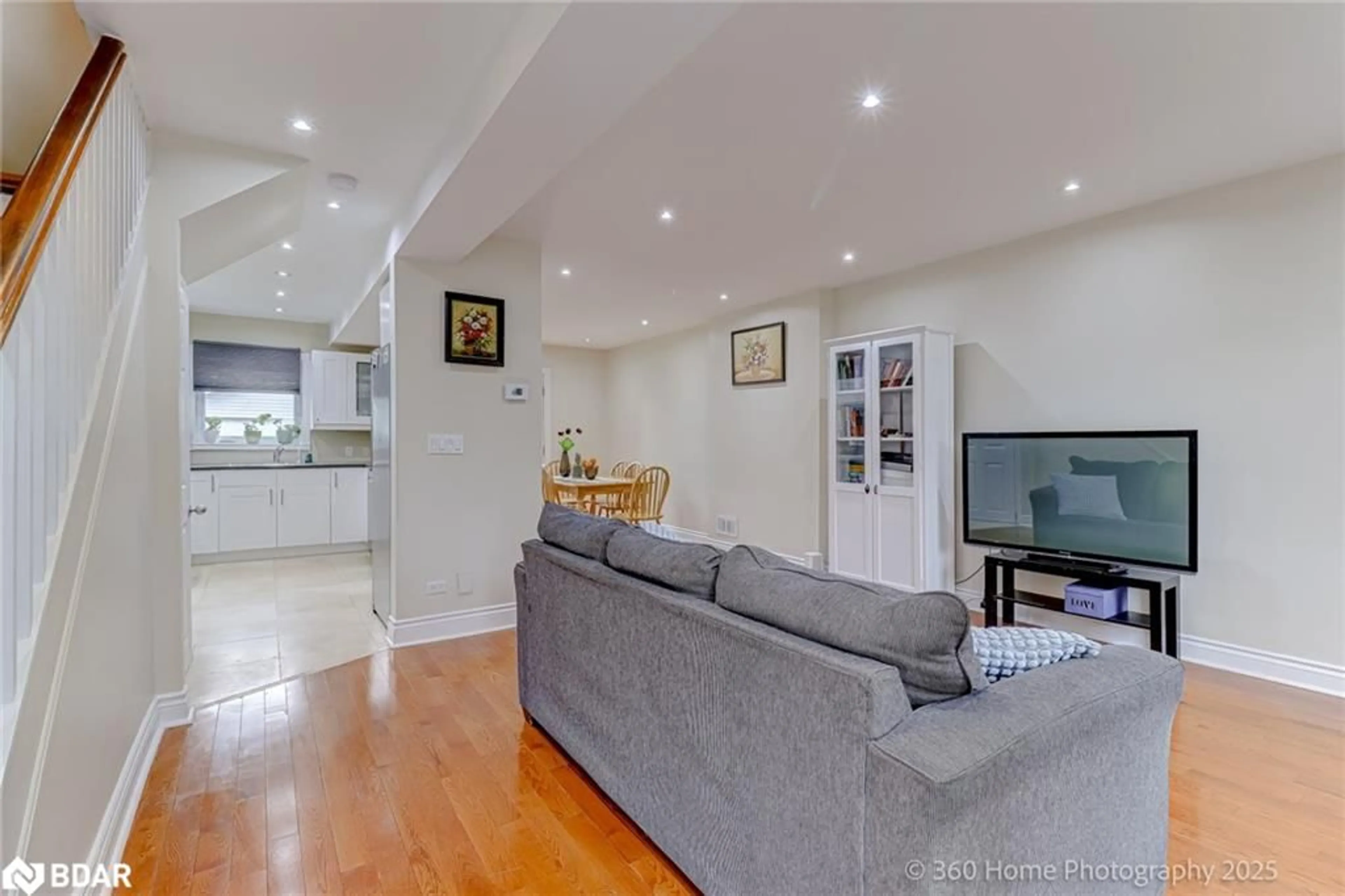 Living room with furniture, unknown for 74 Cliff St, Toronto Ontario M6N 4M1