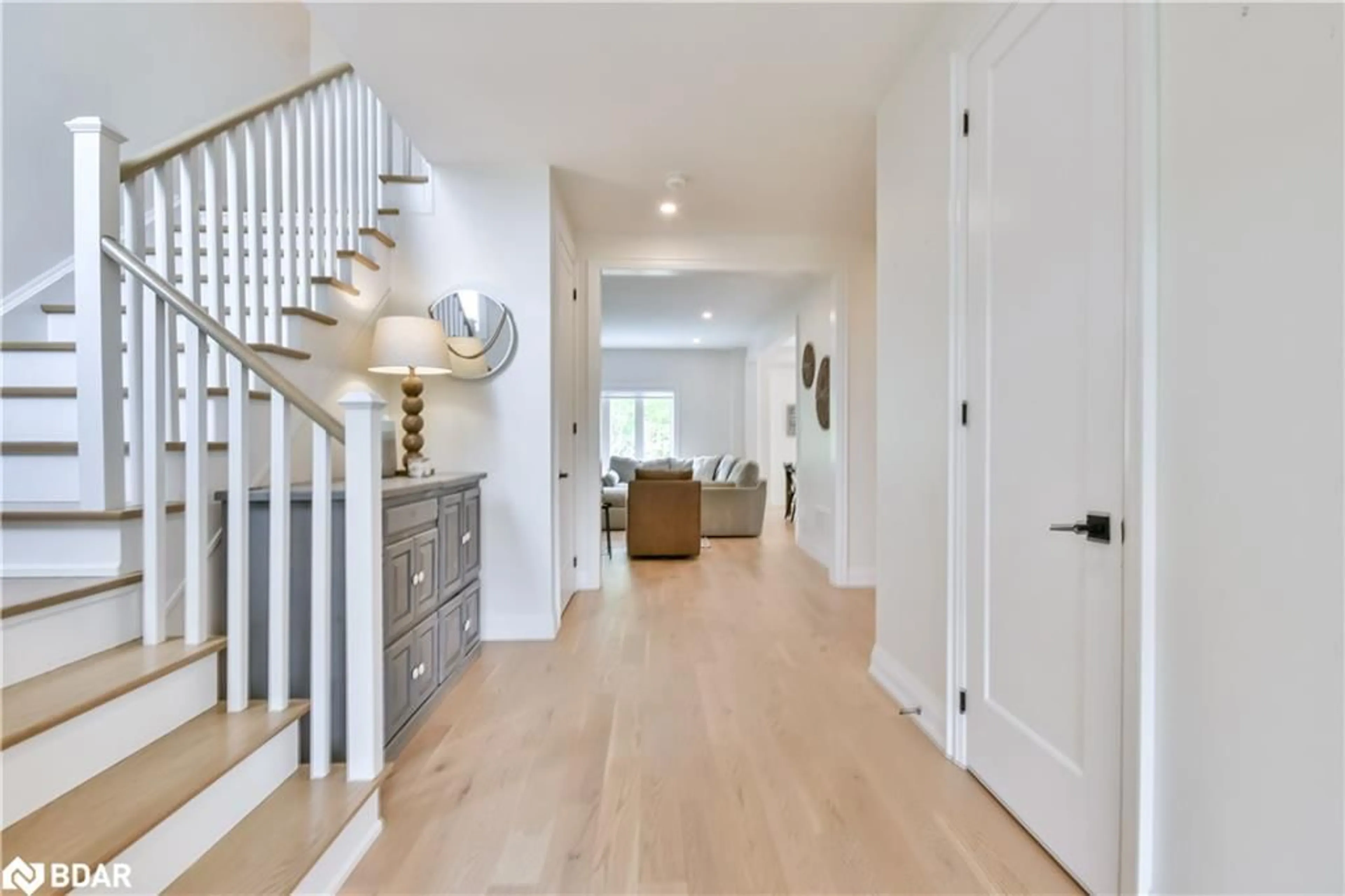 Indoor entryway for 61 Muirfield Drive Dr, Barrie Ontario L4N 6J9