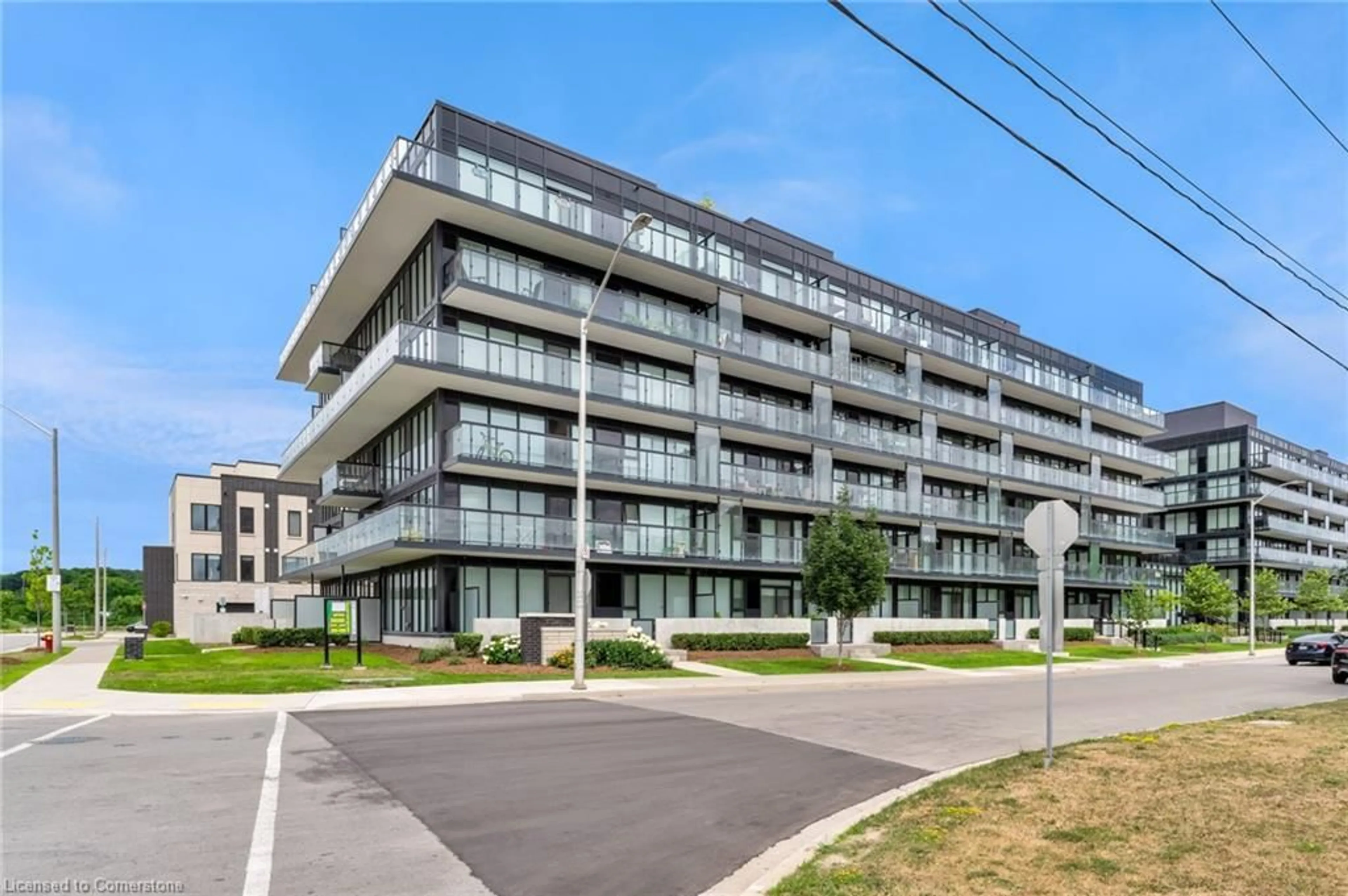 Patio, building for 1119 Cooke Blvd #B220, Burlington Ontario L7T 0C7