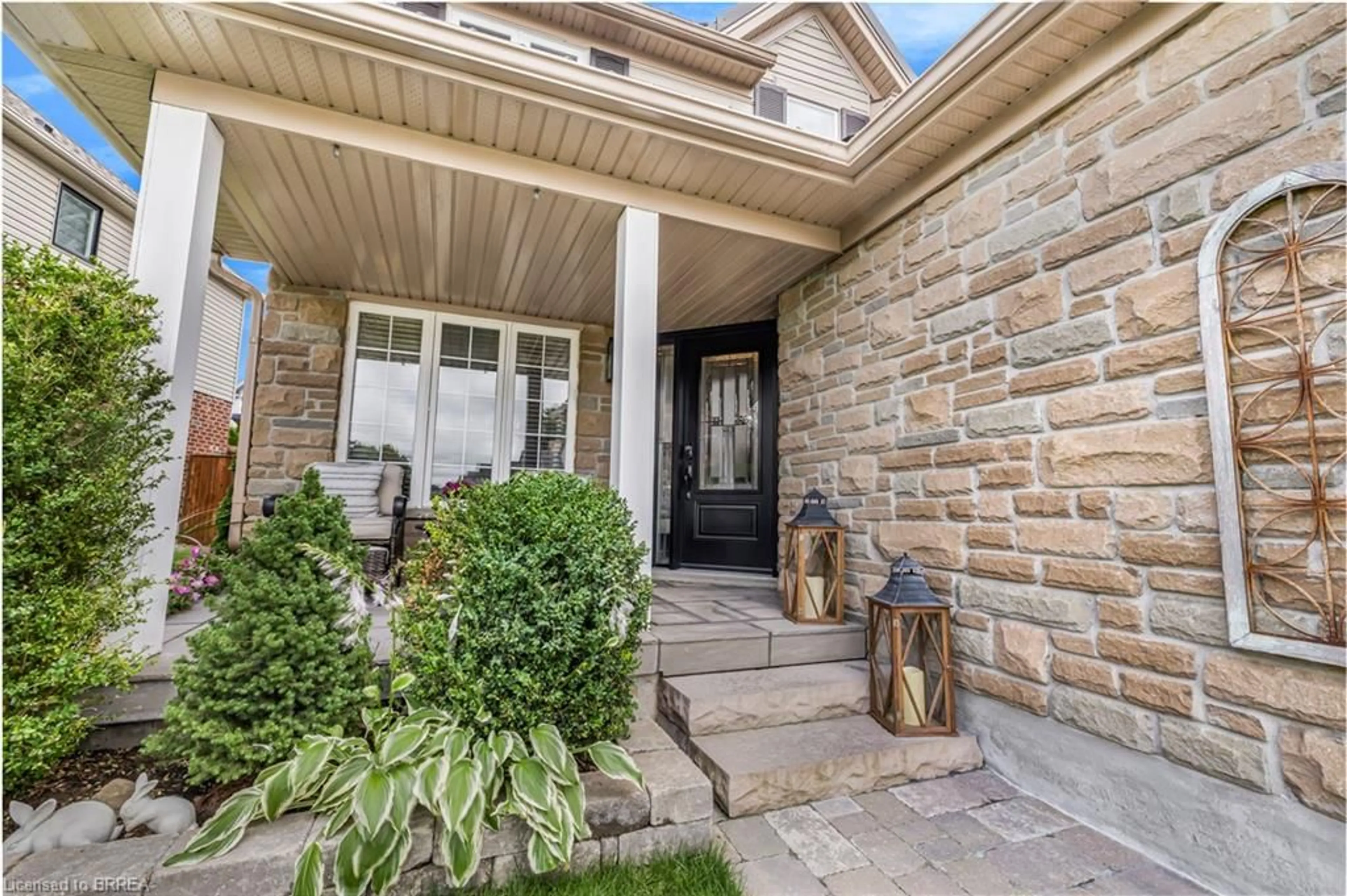 Indoor entryway for 322 Kerwood Dr, Cambridge Ontario N3C 4M3