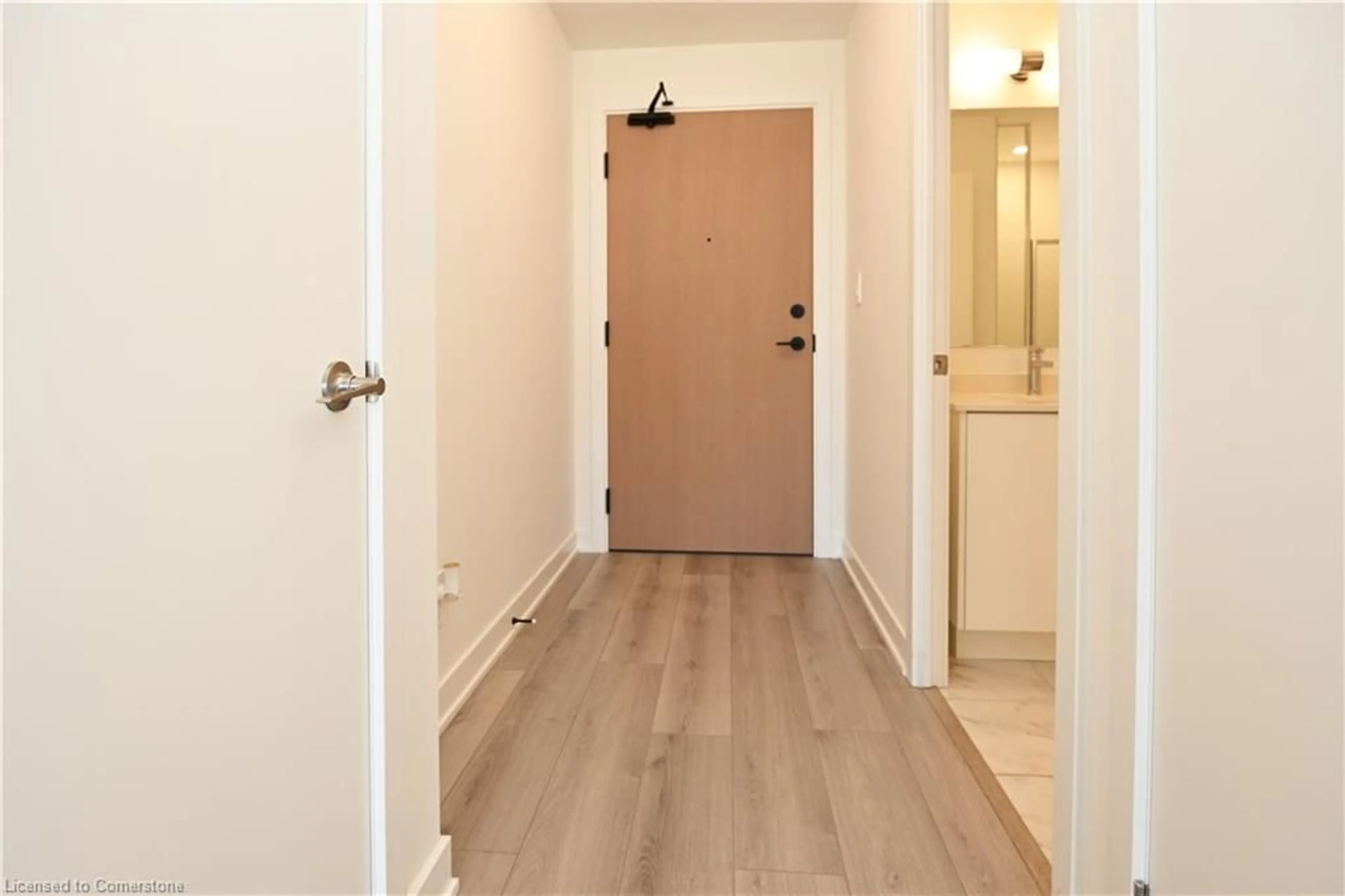 Indoor entryway for 1440 Clarriage Crt Crt, Milton Ontario L9E 1B3