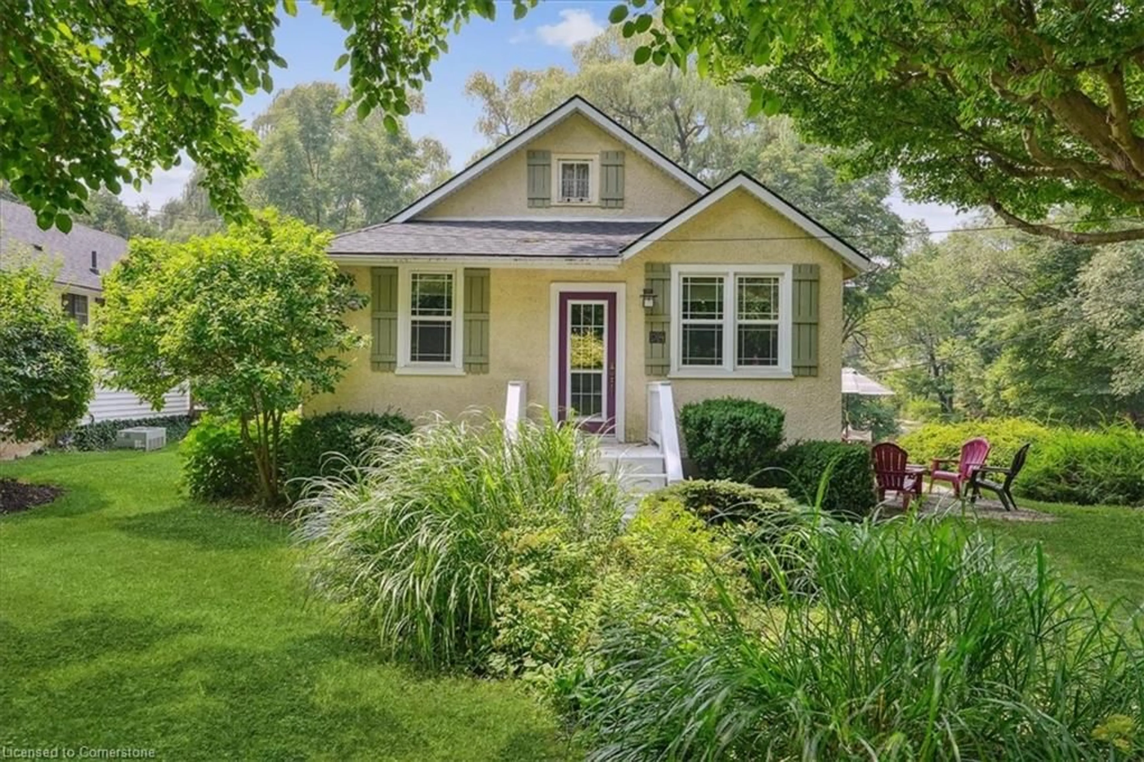 Home with vinyl exterior material, street for 94 Centre St, Niagara-on-the-Lake Ontario L0S 1J0