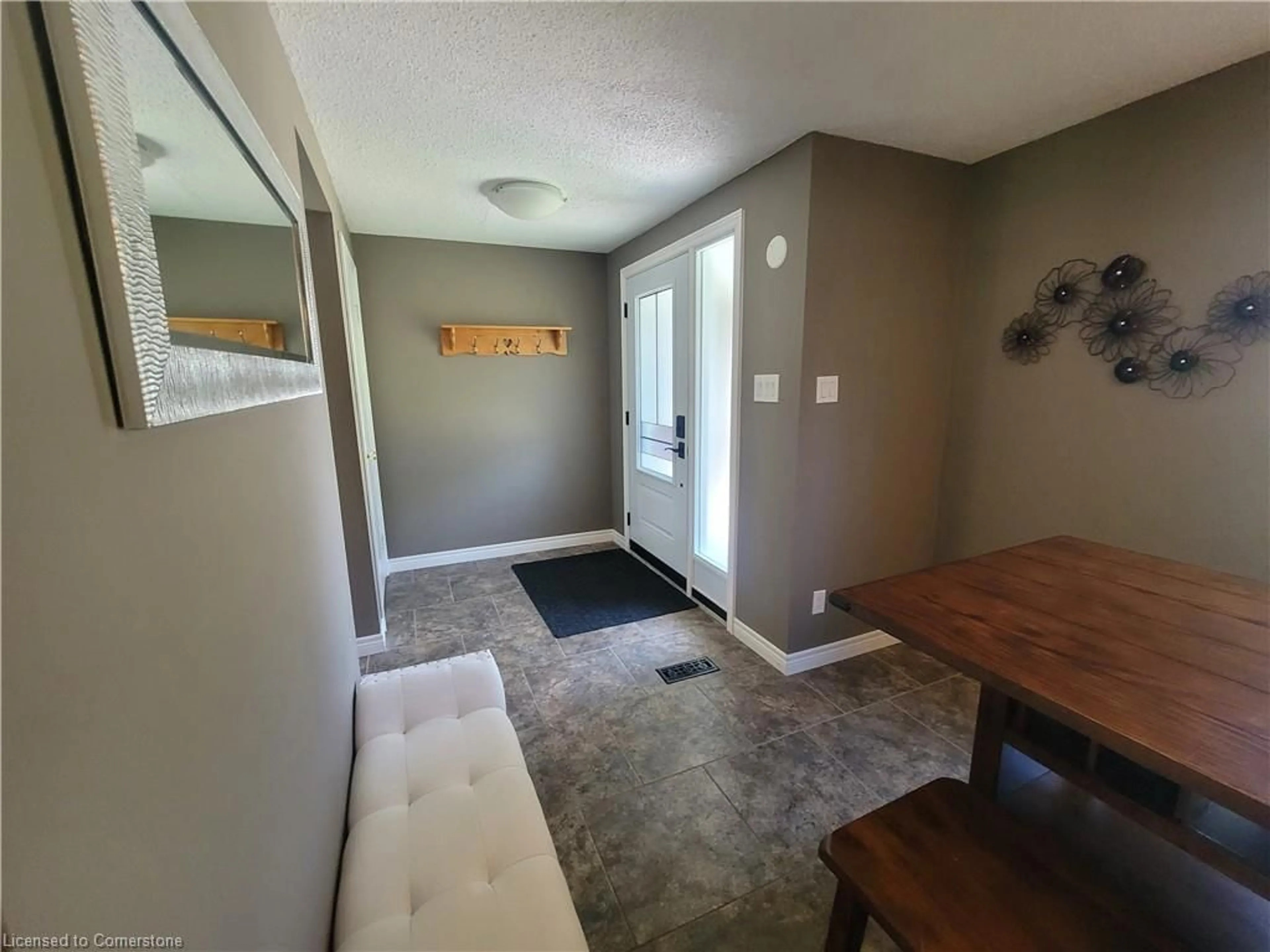 A pic of a room for 65 Selkirk Dr, Kitchener Ontario N2E 1M5