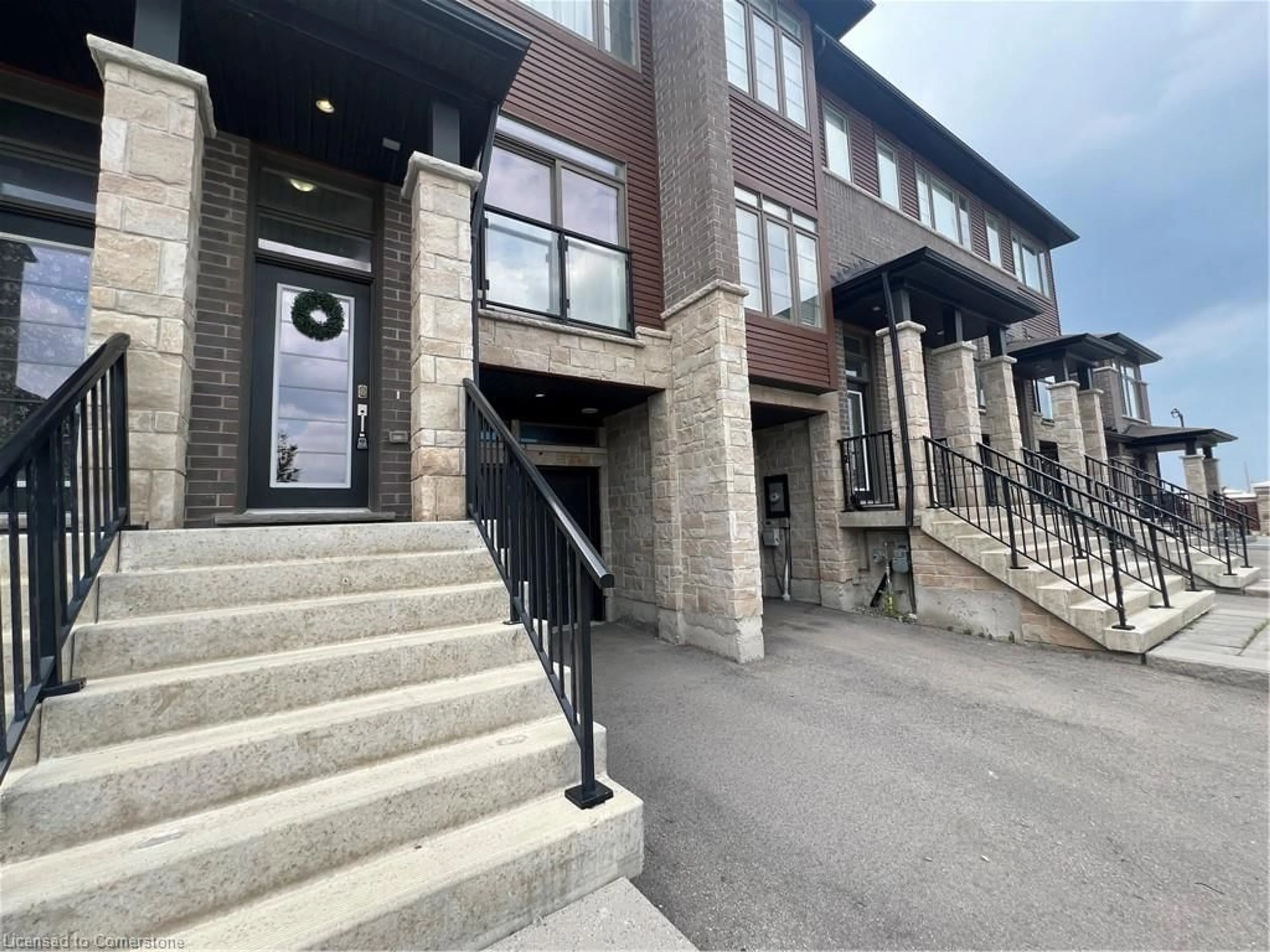 Indoor foyer for 30 Times Square Blvd #197, Stoney Creek Ontario L8J 0L8