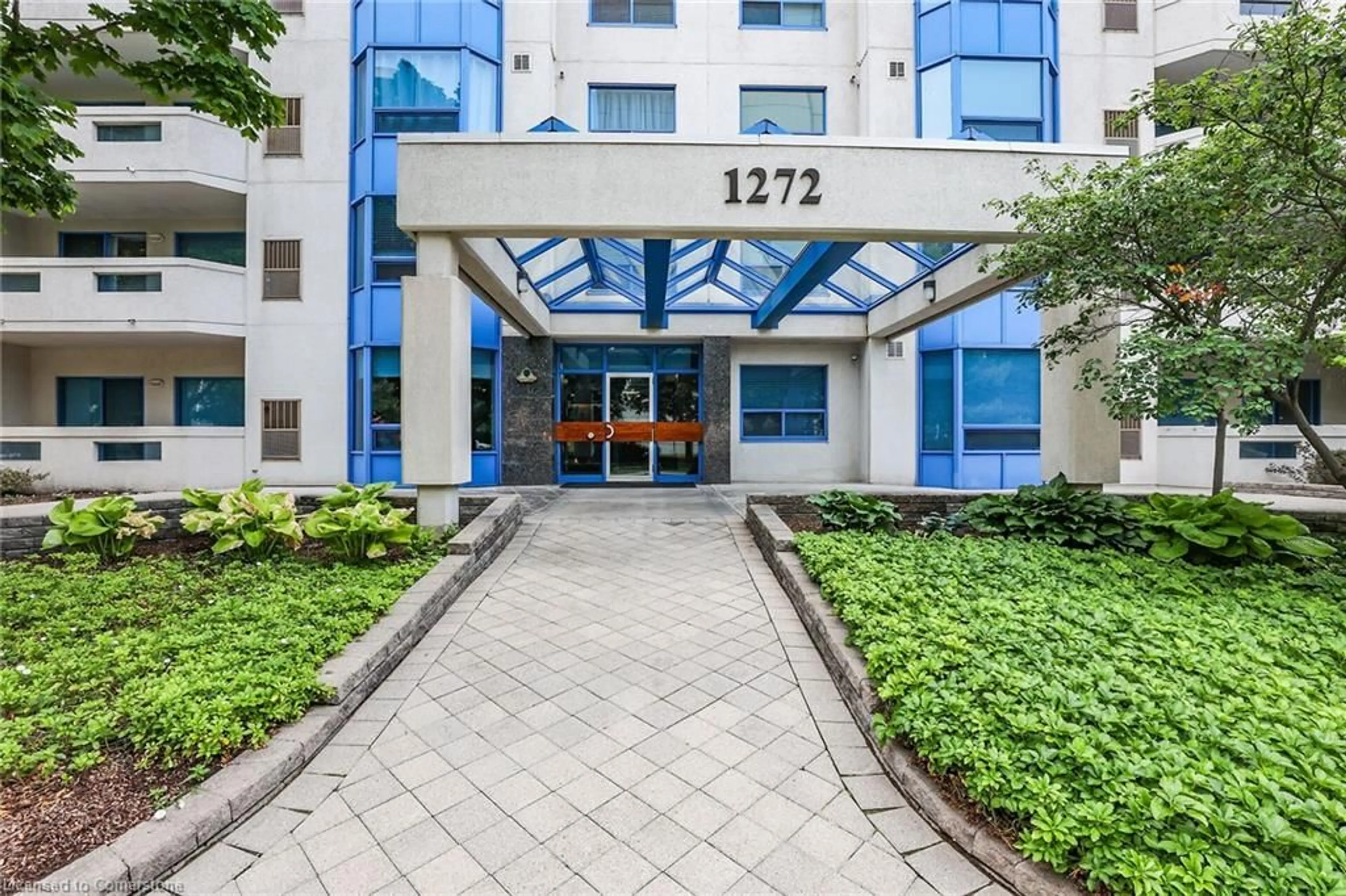 Indoor foyer for 1272 Ontario St #202, Burlington Ontario L7S 2L8