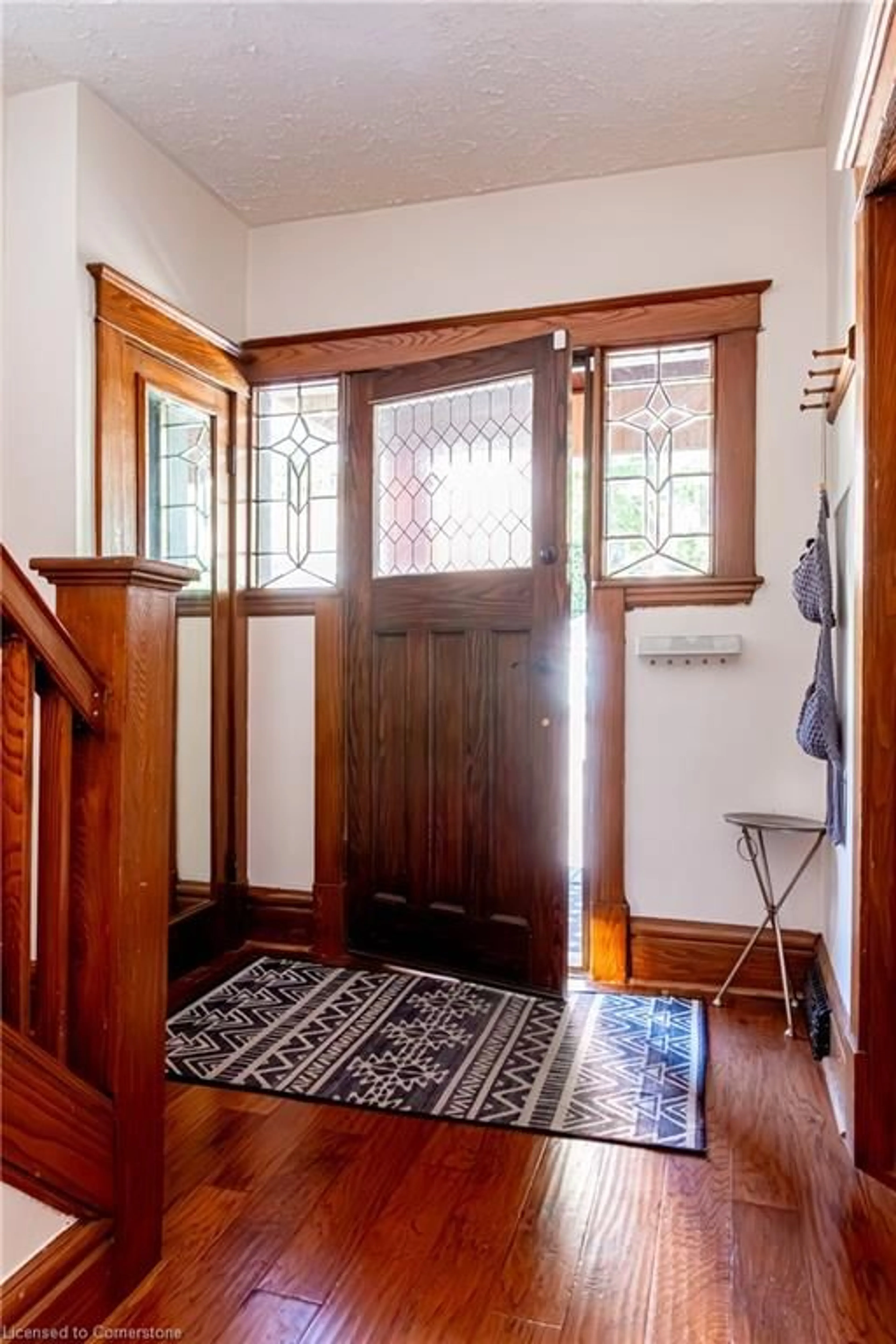 Indoor entryway for 150 Caroline St, Hamilton Ontario L8P 3K9