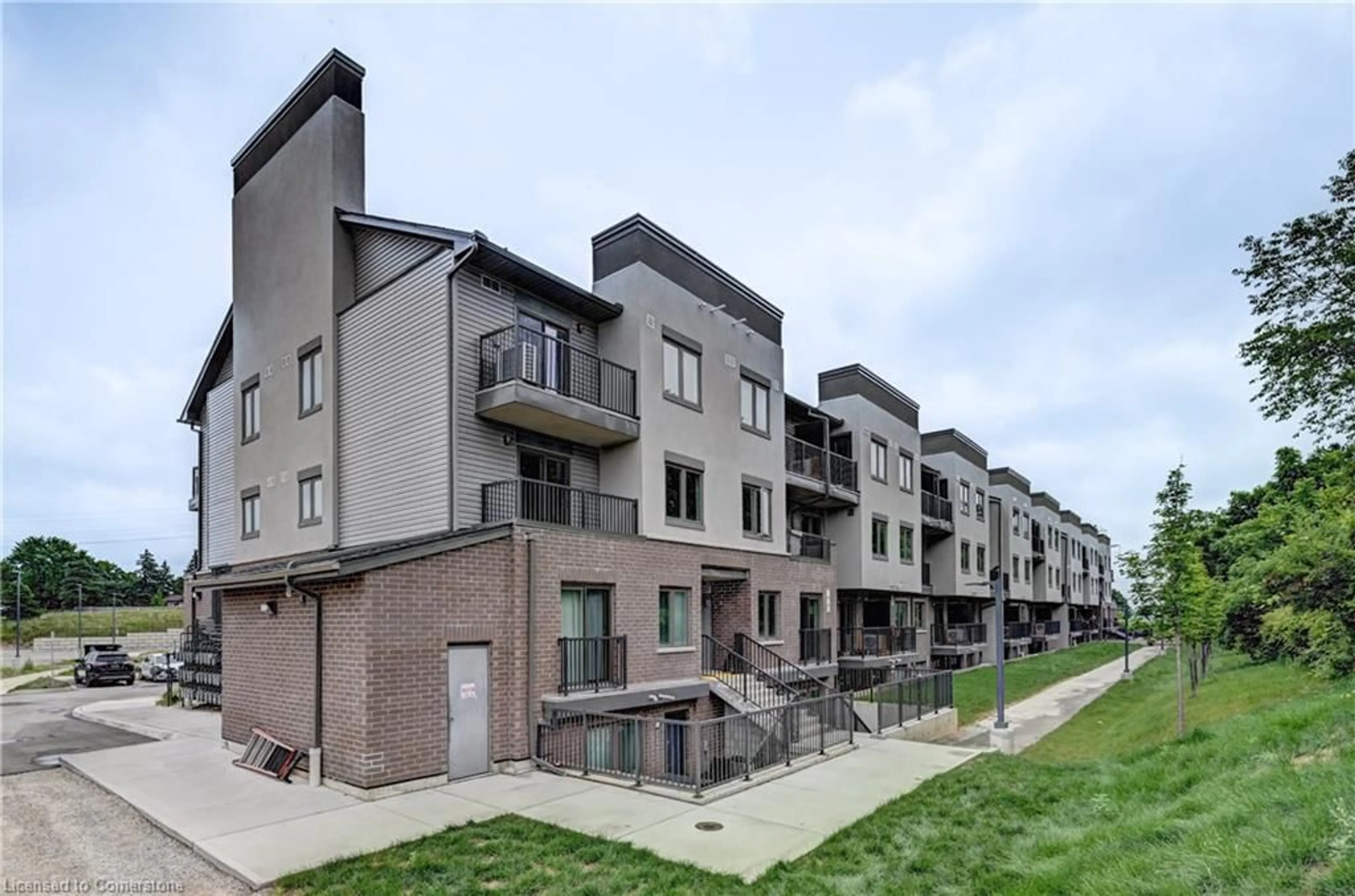 Patio, street for 350 Fisher Mills Rd #C-59, Cambridge Ontario N3C 0G8