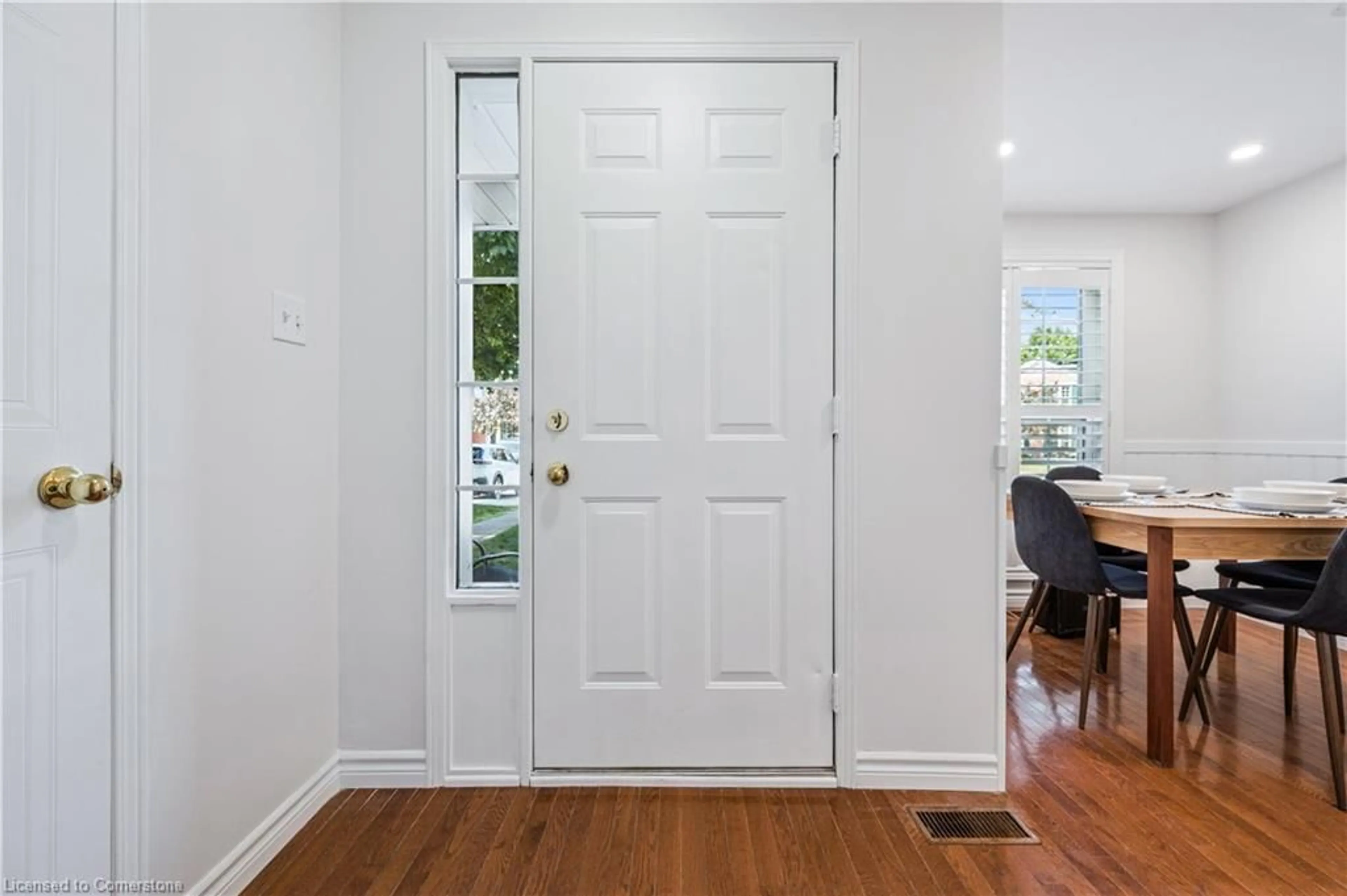 Indoor entryway for 465 Woolwich St #34, Waterloo Ontario N2K 3S4