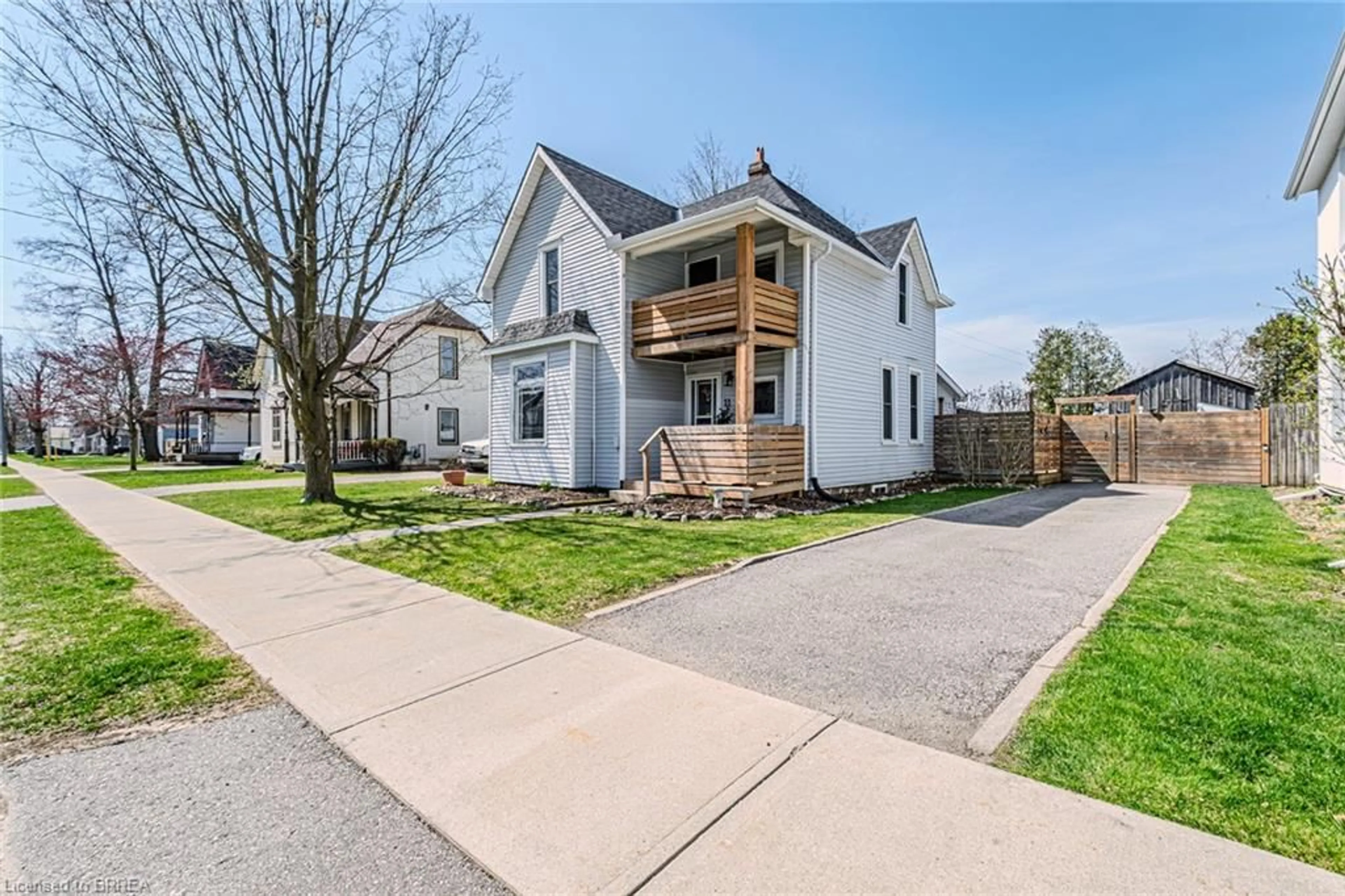 A pic from outside/outdoor area/front of a property/back of a property/a pic from drone, street for 11 Alexander St, Burford Ontario N0E 1A0