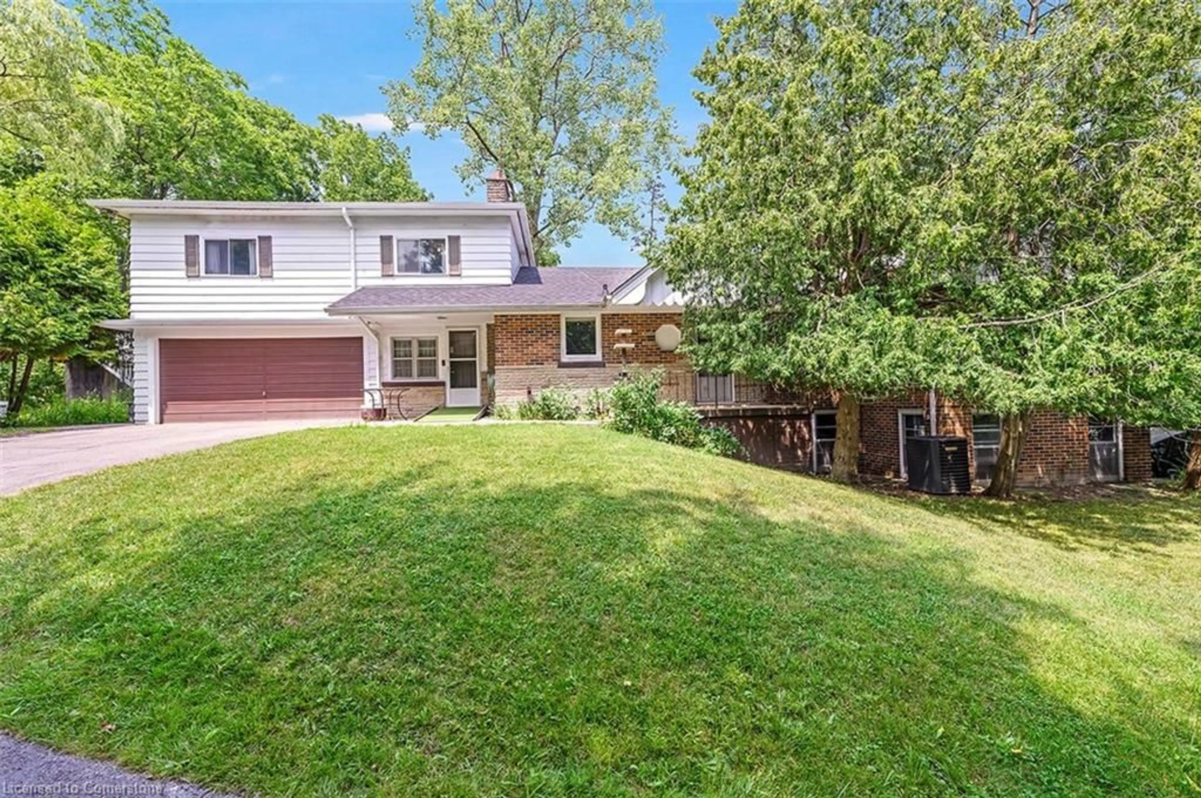 A pic from outside/outdoor area/front of a property/back of a property/a pic from drone, street for 18 Sullivan's Lane, Dundas Ontario L9H 5N7