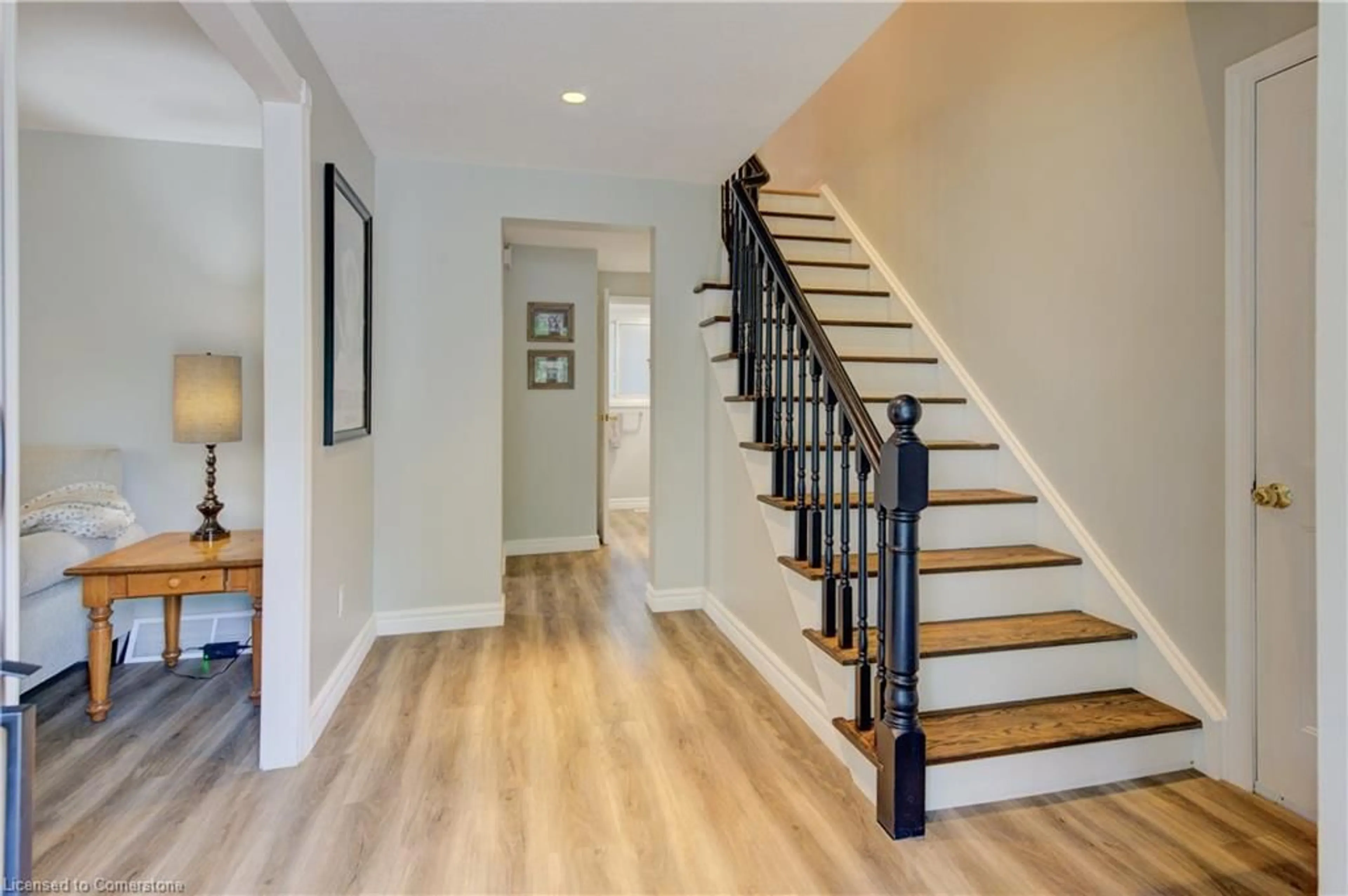 Indoor entryway for 96 Manor Dr, Kitchener Ontario N2A 2V1
