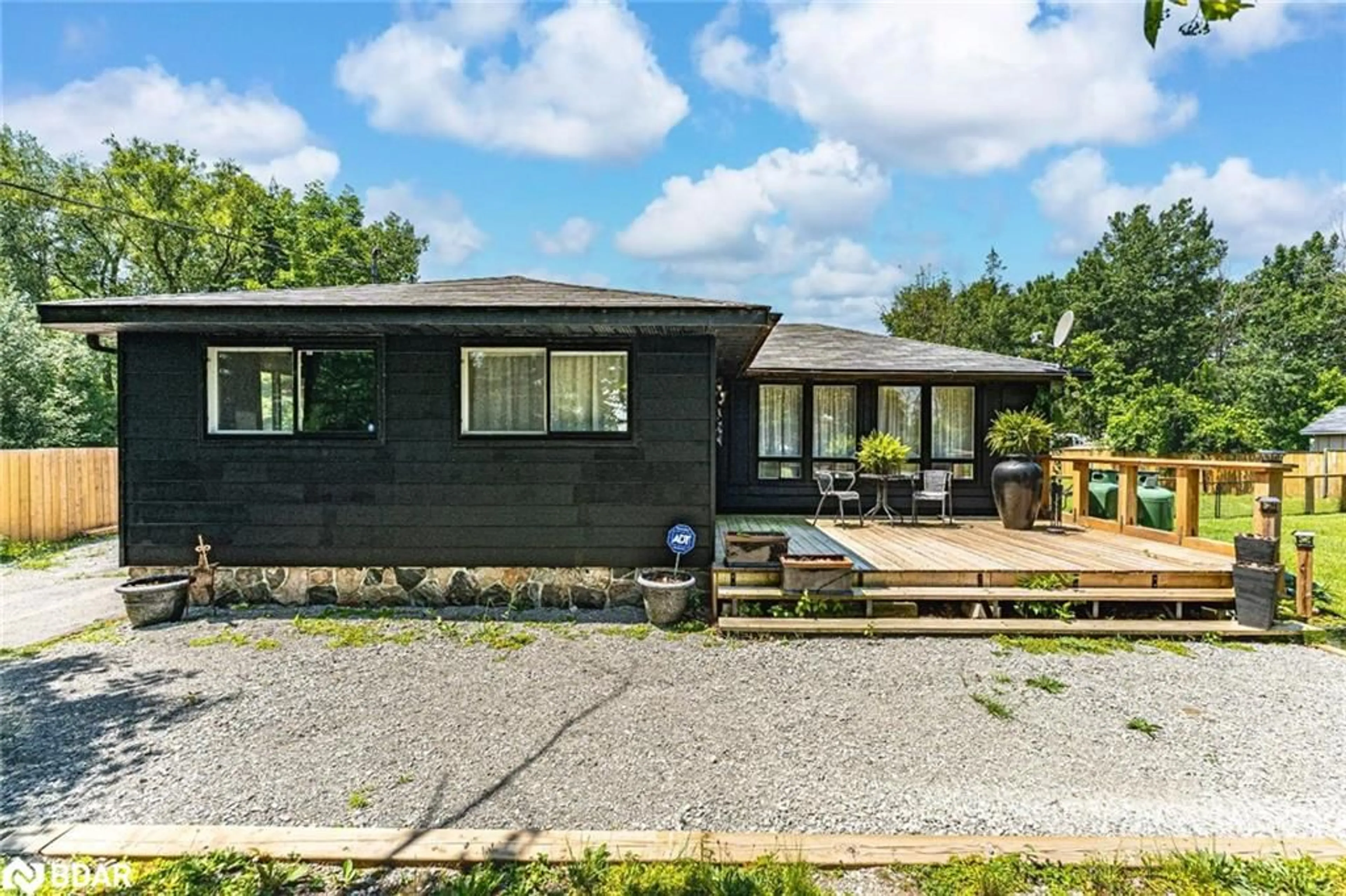 A pic from outside/outdoor area/front of a property/back of a property/a pic from drone, street for 156 Woodlands Ave, Tay Ontario L0K 1R0