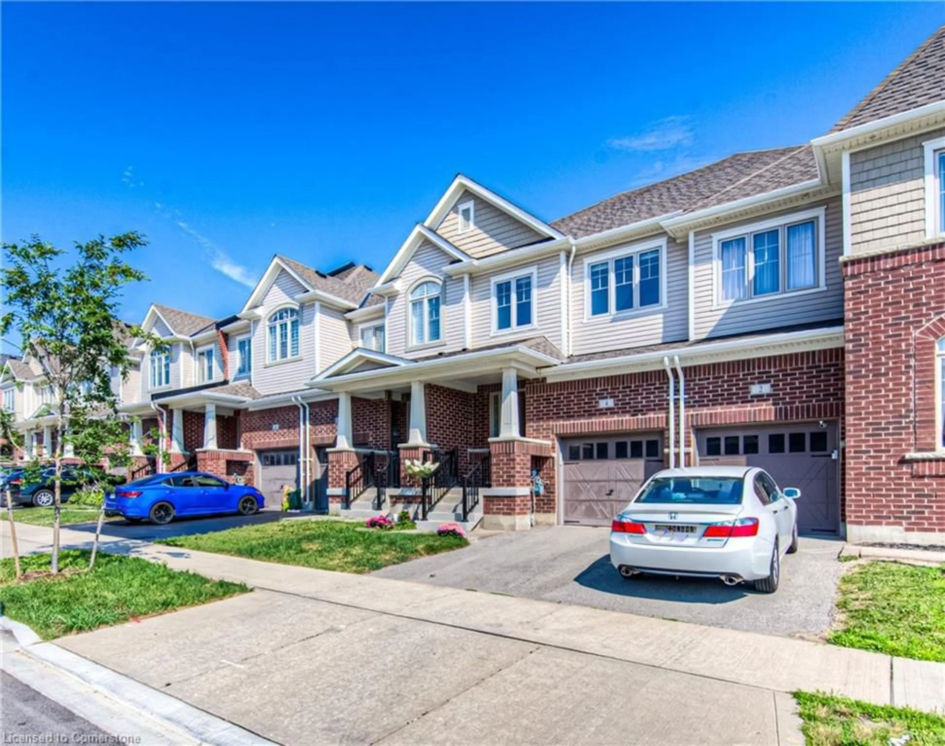 Home with brick exterior material, street for 4 Stonehill Ave, Kitchener Ontario N2R 0N8