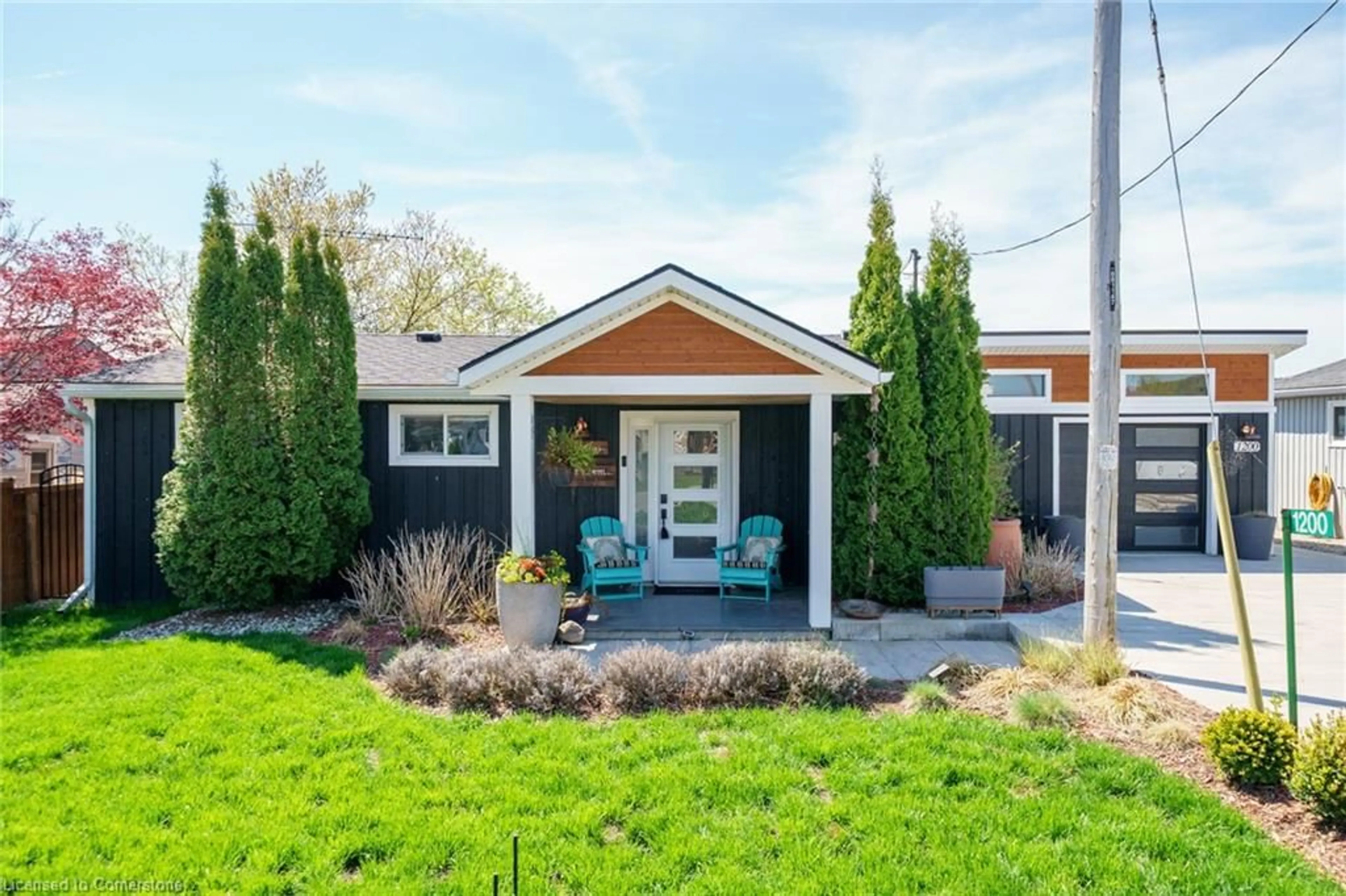 Home with vinyl exterior material, street for 1200 Lakeshore Rd, Selkirk Ontario N0A 1P0