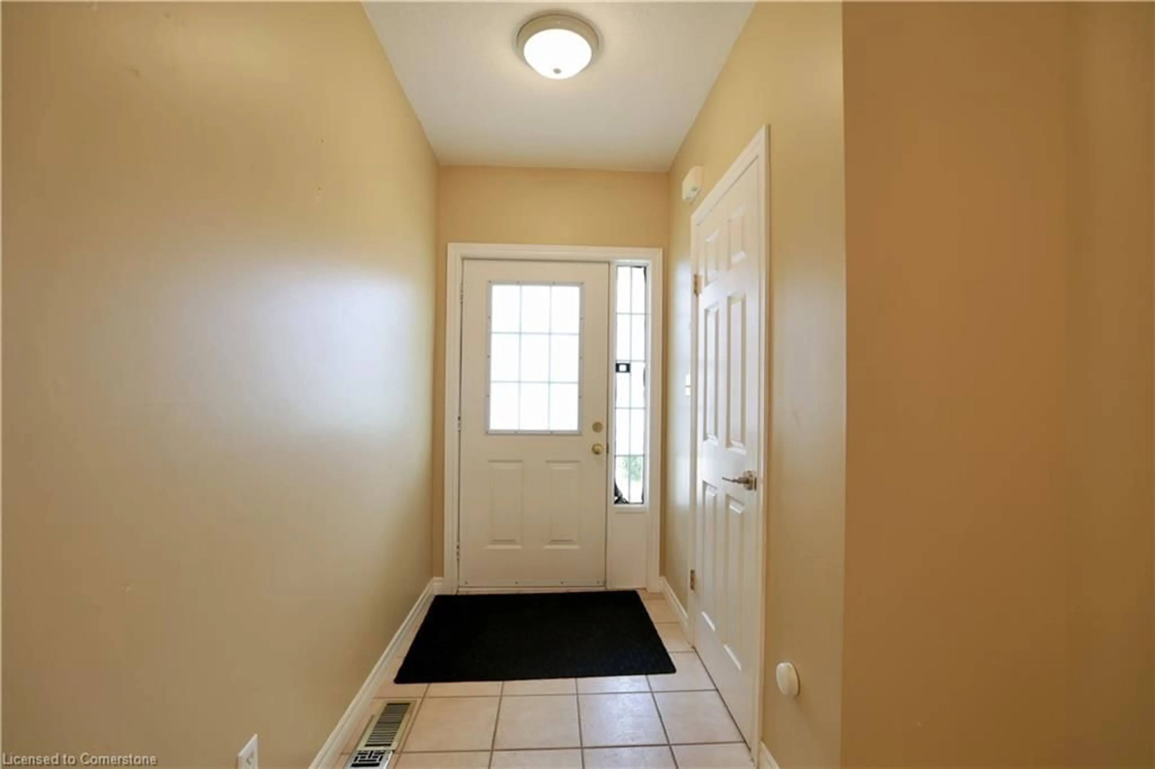 Indoor entryway for 657 Butternut Ave #A, Waterloo Ontario N2V 2K9