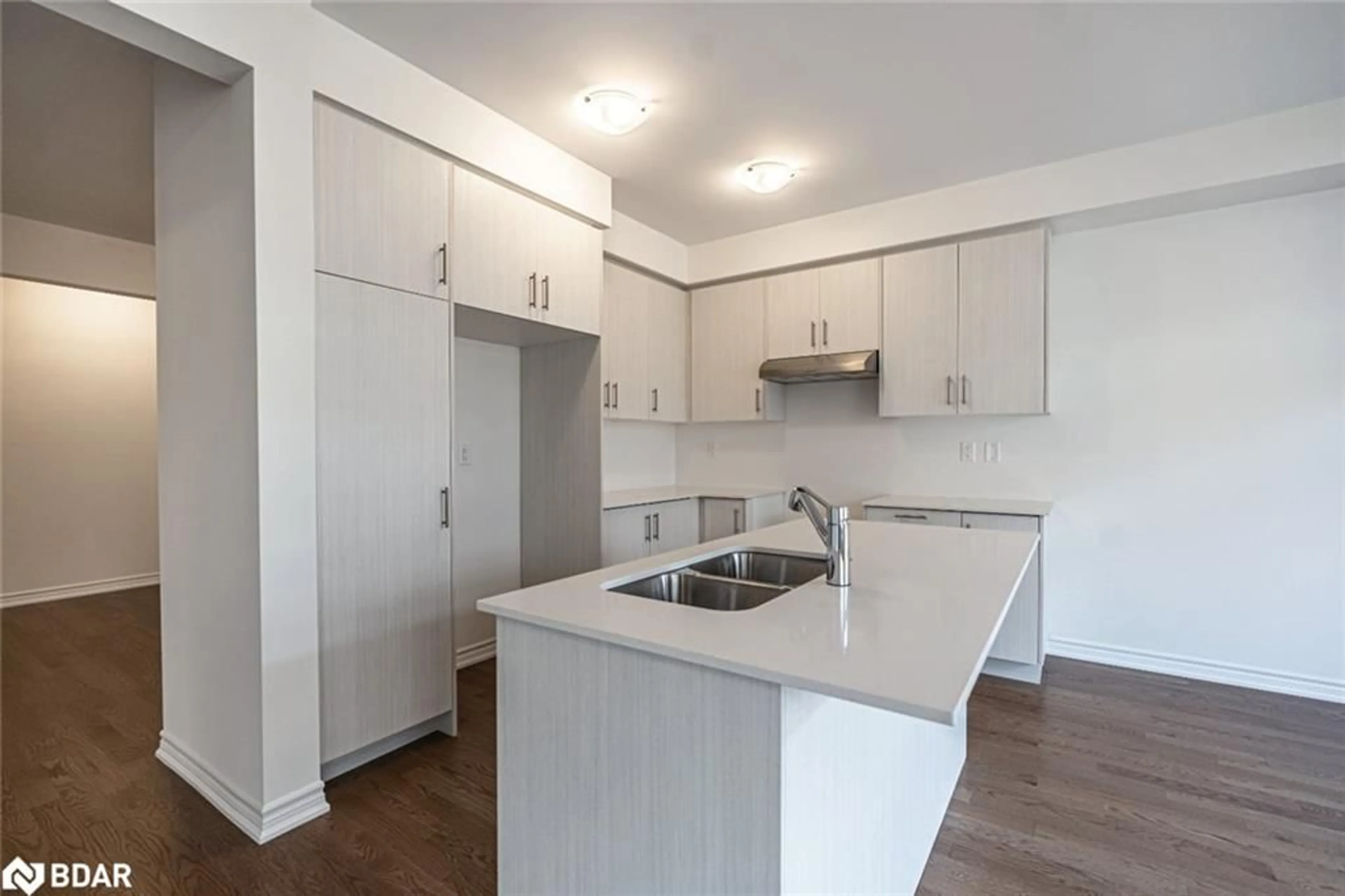 Standard kitchen, wood/laminate floor for 11 Gemini Drive, Barrie Ontario L9J 0P5