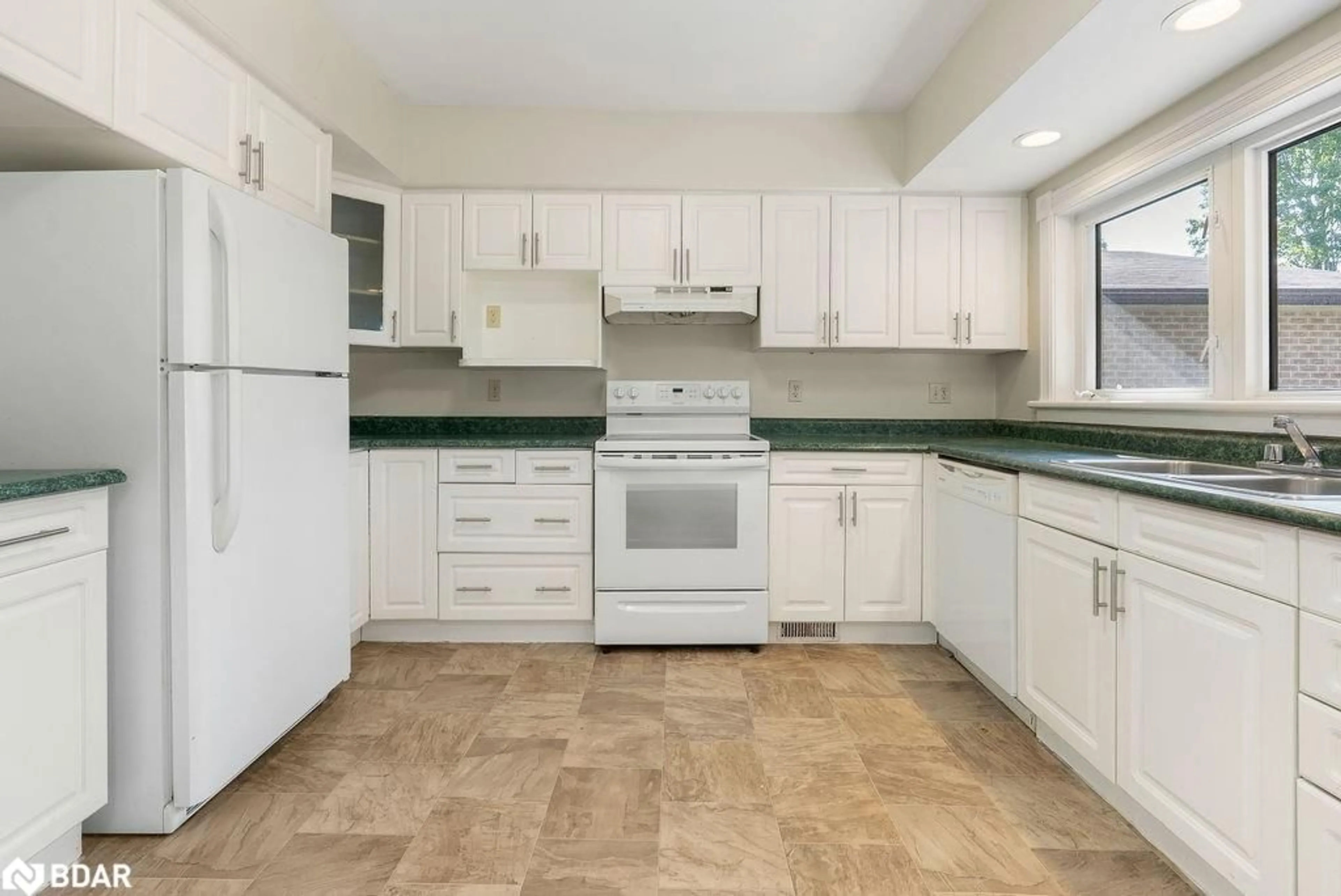 Standard kitchen, ceramic/tile floor for 9 Fair Ave, Lindsay Ontario K9V 3P2