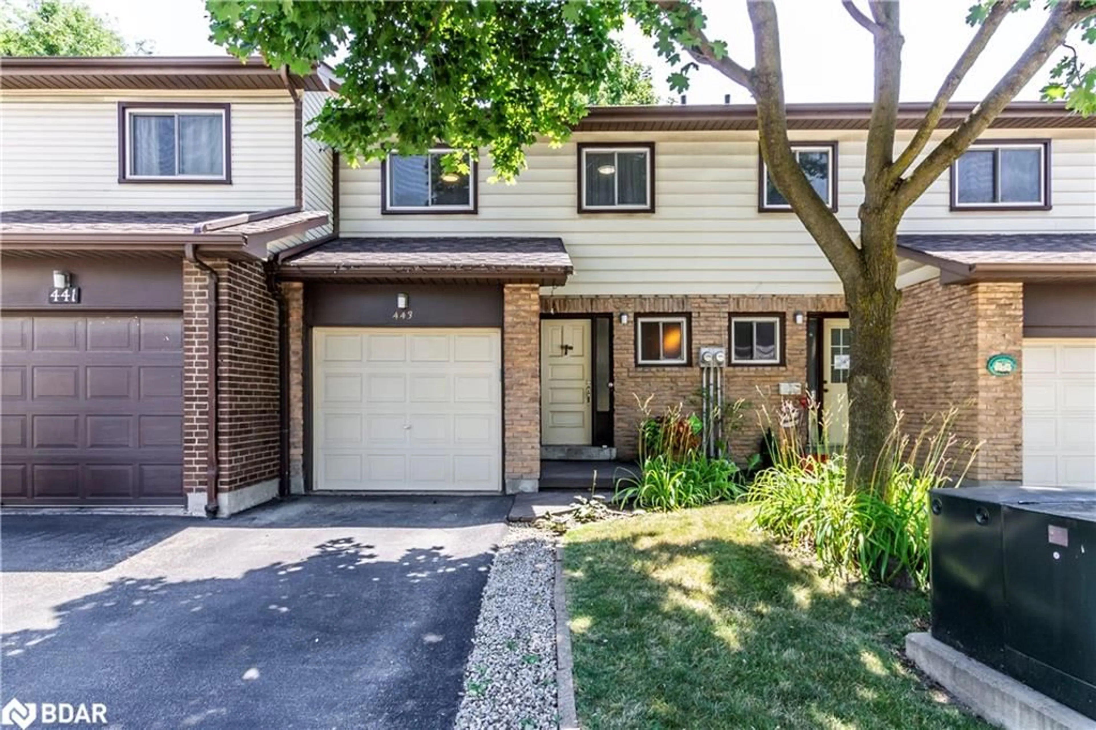 Home with brick exterior material, street for 443 Ontario St, Milton Ontario L9T 3J4
