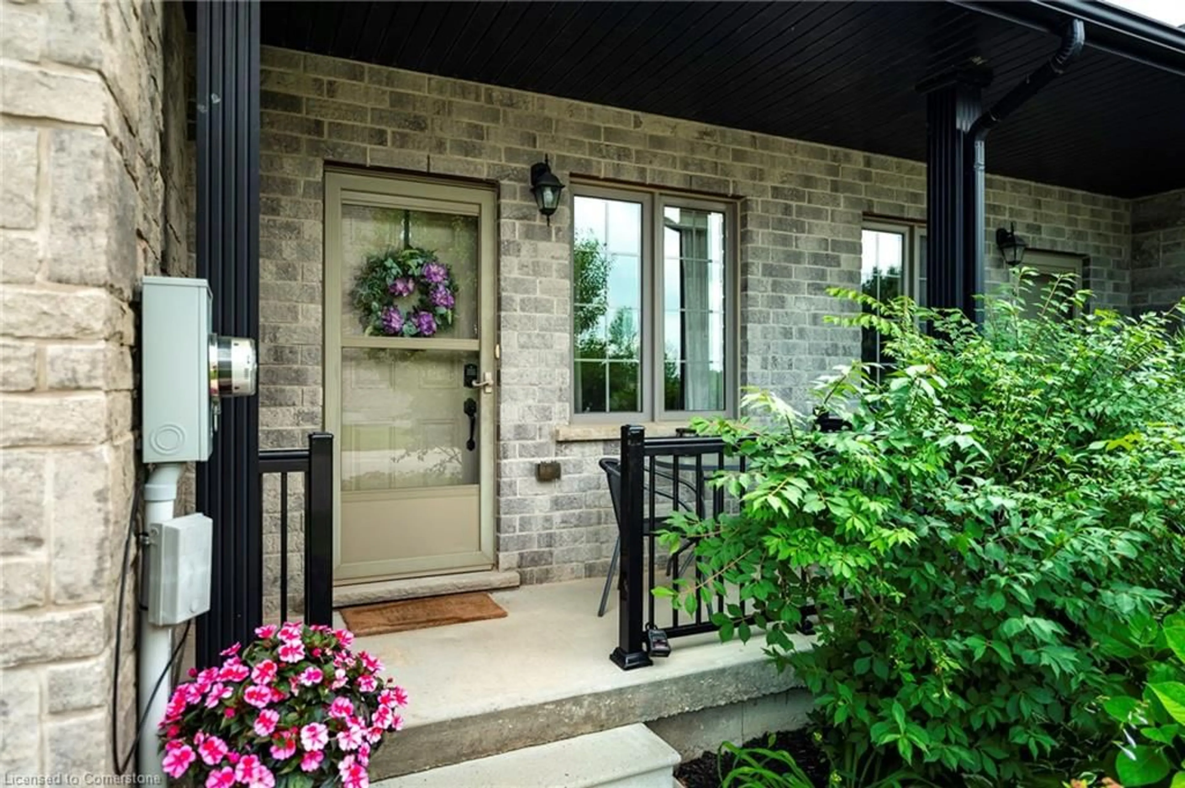 Indoor entryway for 111 Samuel Dr, Arthur Ontario N0G 1A0