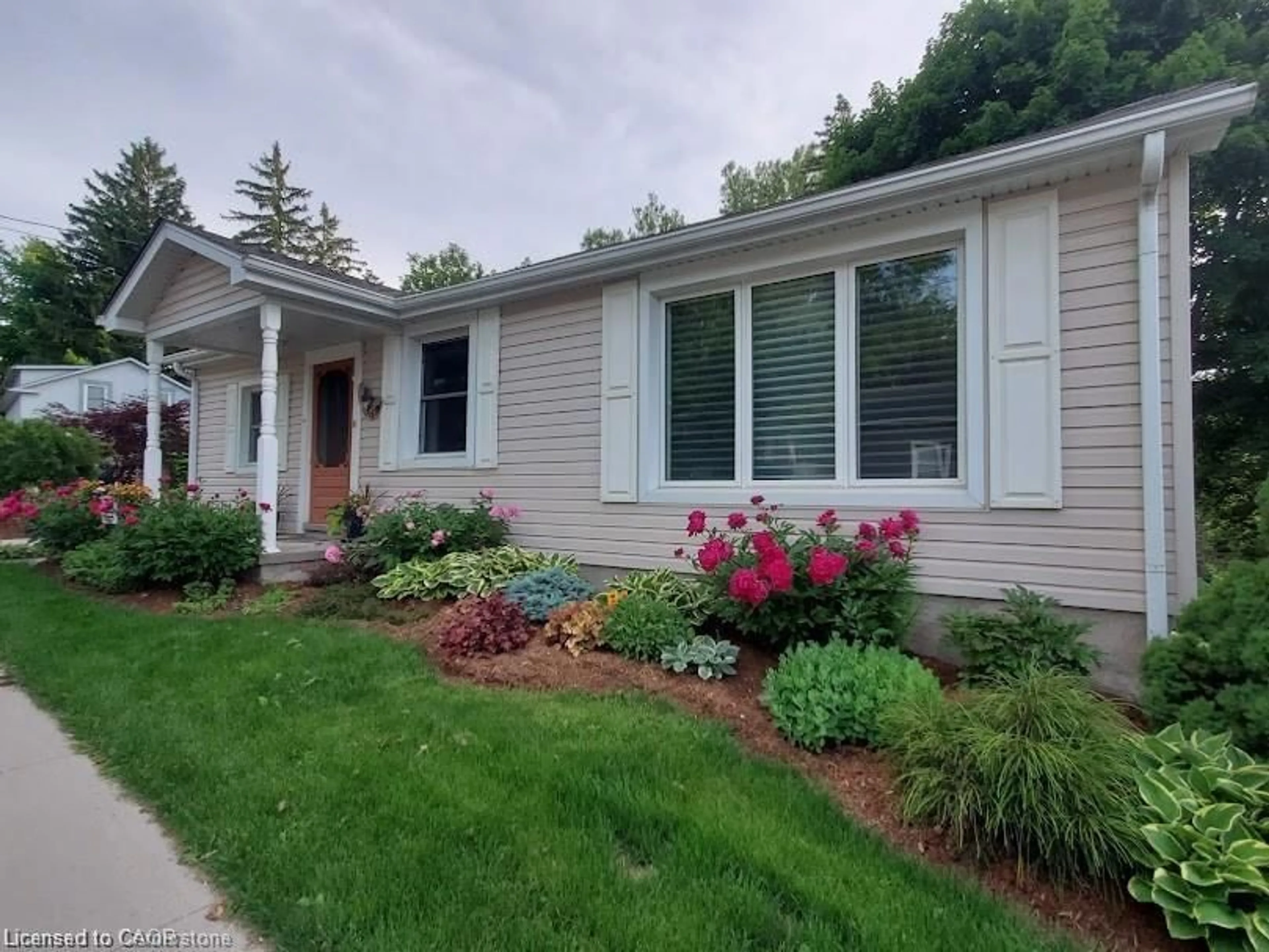 Home with vinyl exterior material, street for 1276 Swan St, Ayr Ontario N0B 1E0
