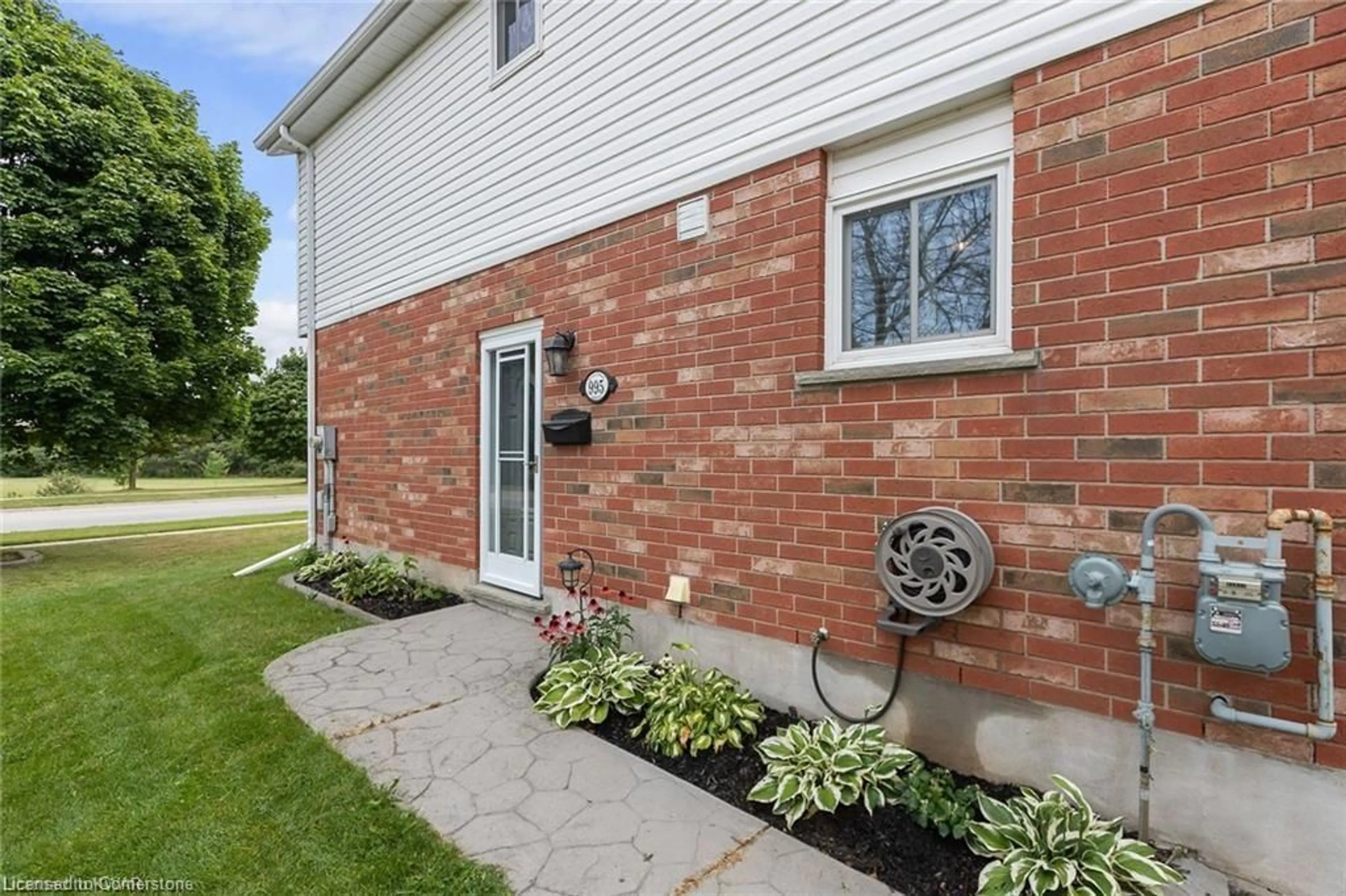 Unknown for 995 Elgin St, Cambridge Ontario N1R 8J2