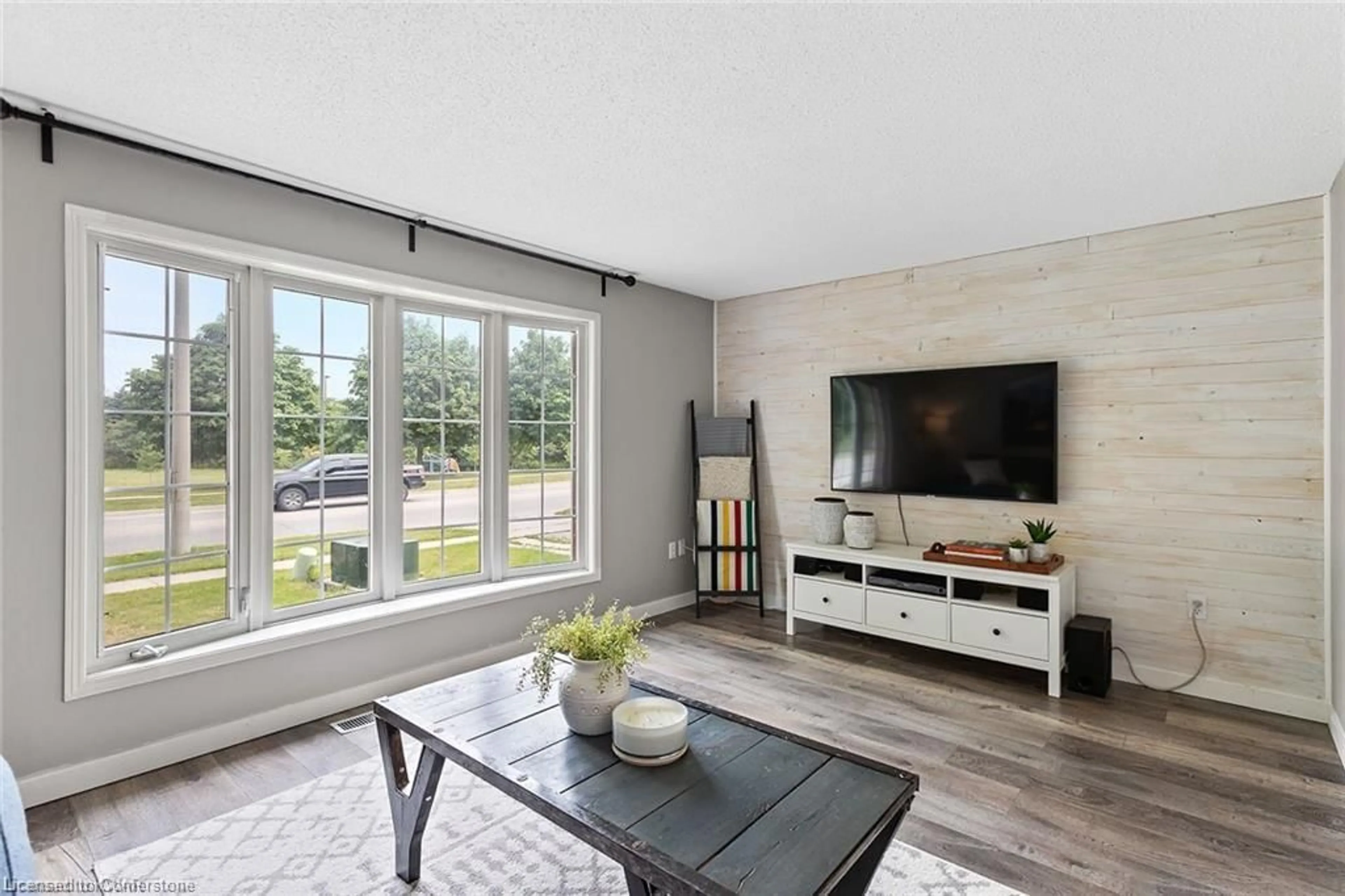 Unknown for 995 Elgin St, Cambridge Ontario N1R 8J2