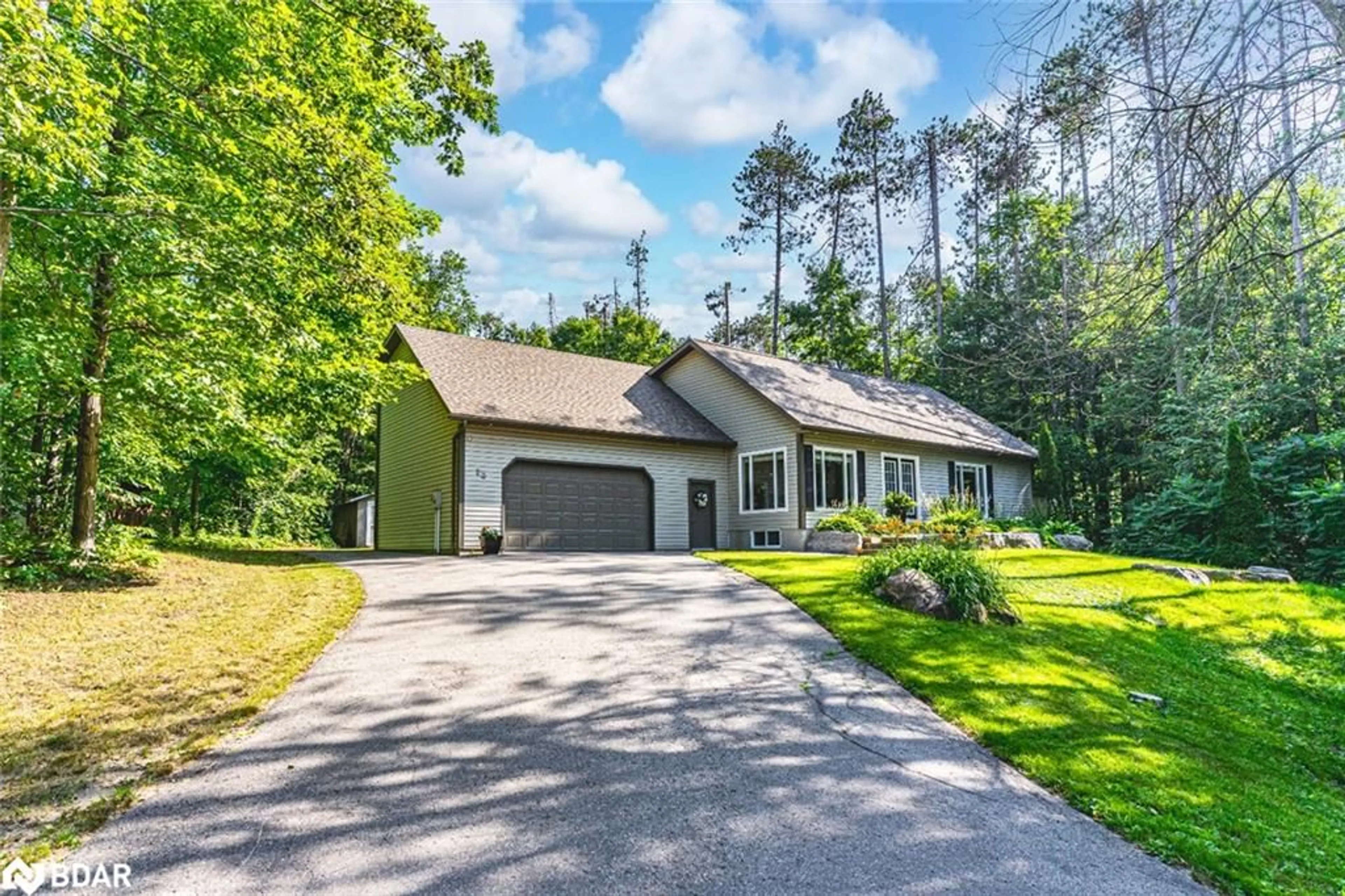Home with vinyl exterior material, unknown for 20 Cathedral Pines Rd, Oro-Medonte Ontario L4M 4Y8