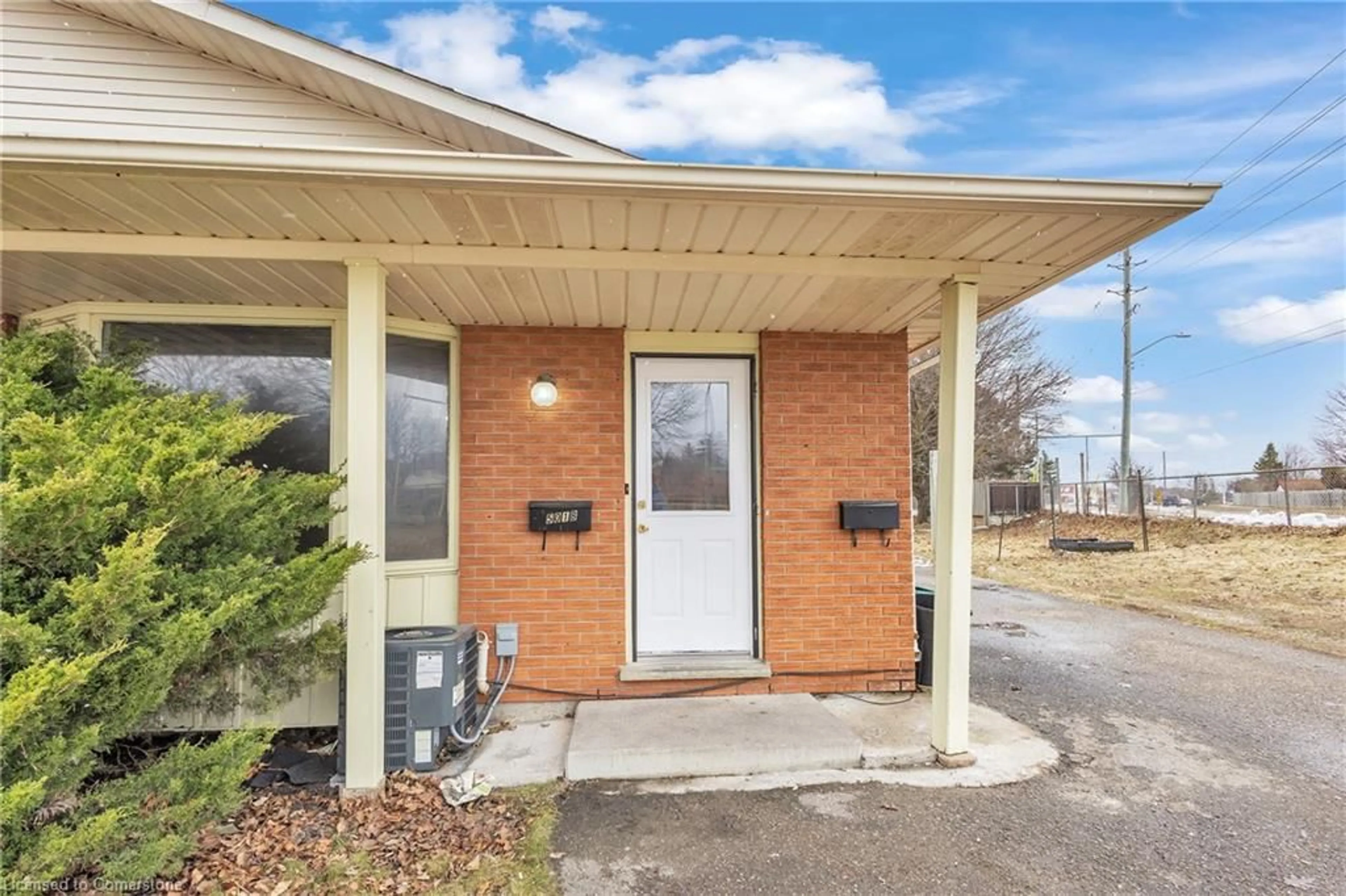 Home with brick exterior material, street for 501 Kingscourt Dr #B, Waterloo Ontario N2K 2X9