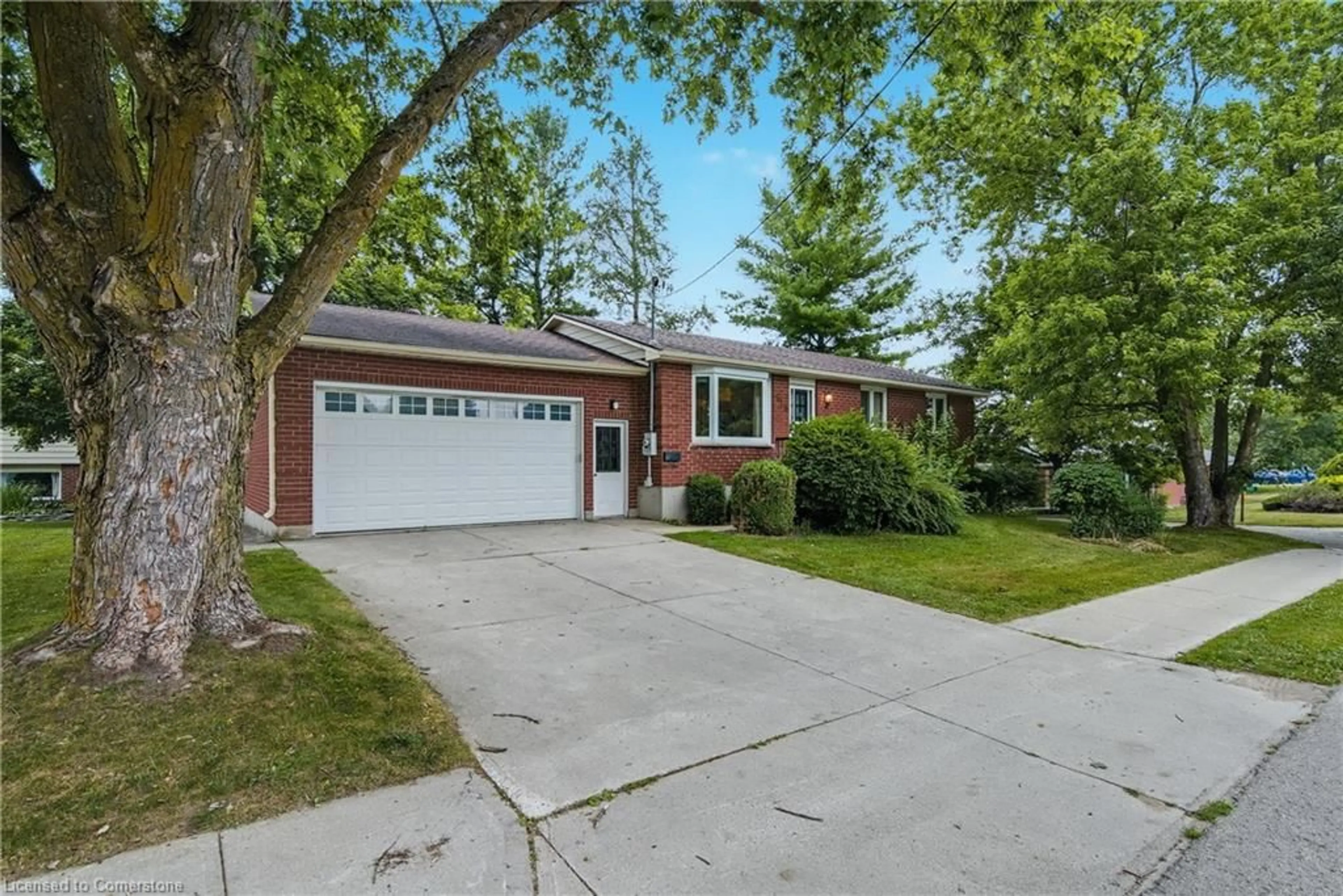 Home with brick exterior material, street for 515 Elm Ave, Listowel Ontario N4W 3G3