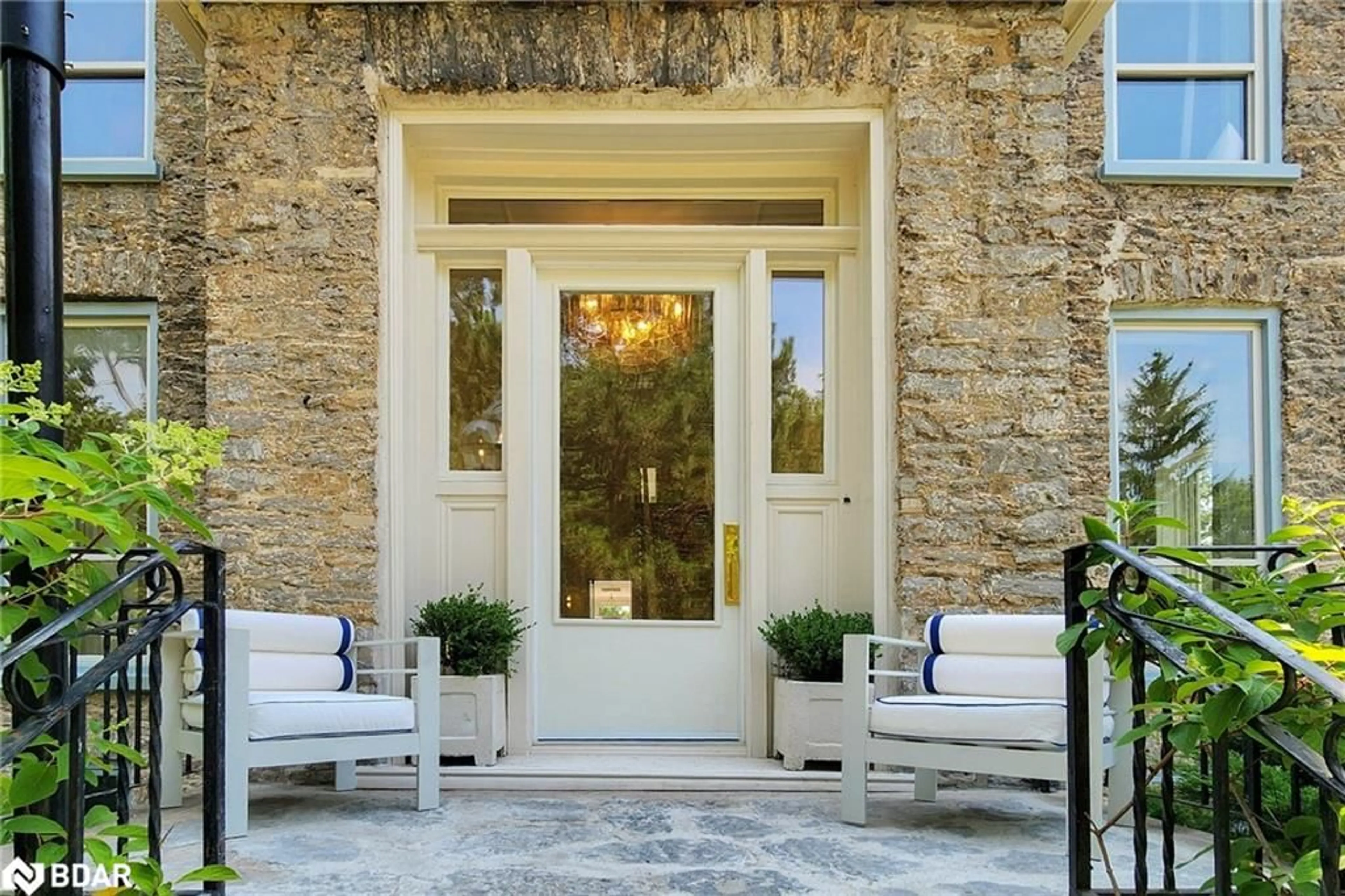 Indoor entryway for 346 Picton Main St, Picton Ontario K0K 2T0