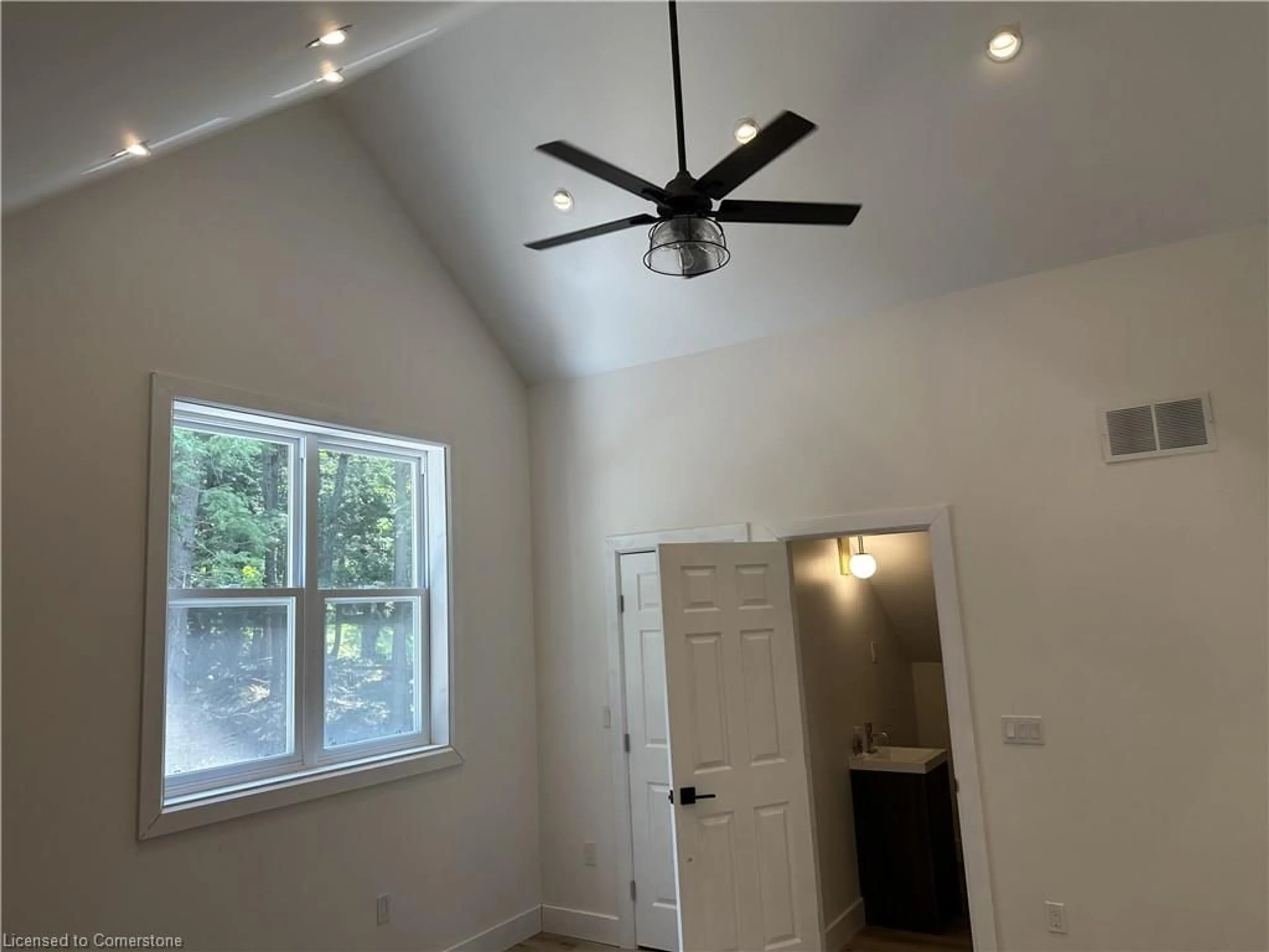 A pic of a room for 132 Ivy Lane Lane, Magnetawan Ontario P0A 1P0