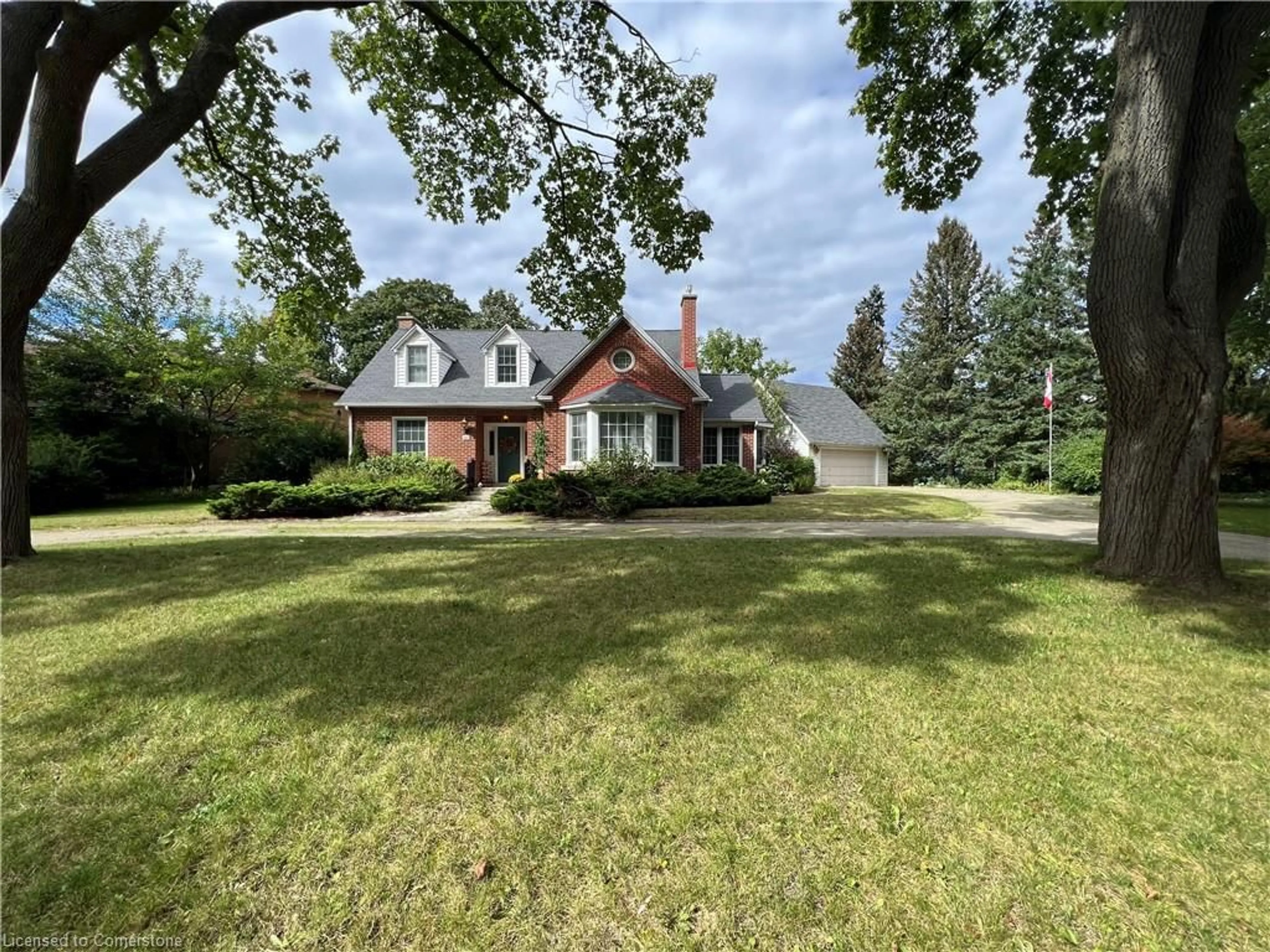 A pic from outside/outdoor area/front of a property/back of a property/a pic from drone, street for 447 Blue Heron Ridge, Cambridge Ontario N3H 2M6
