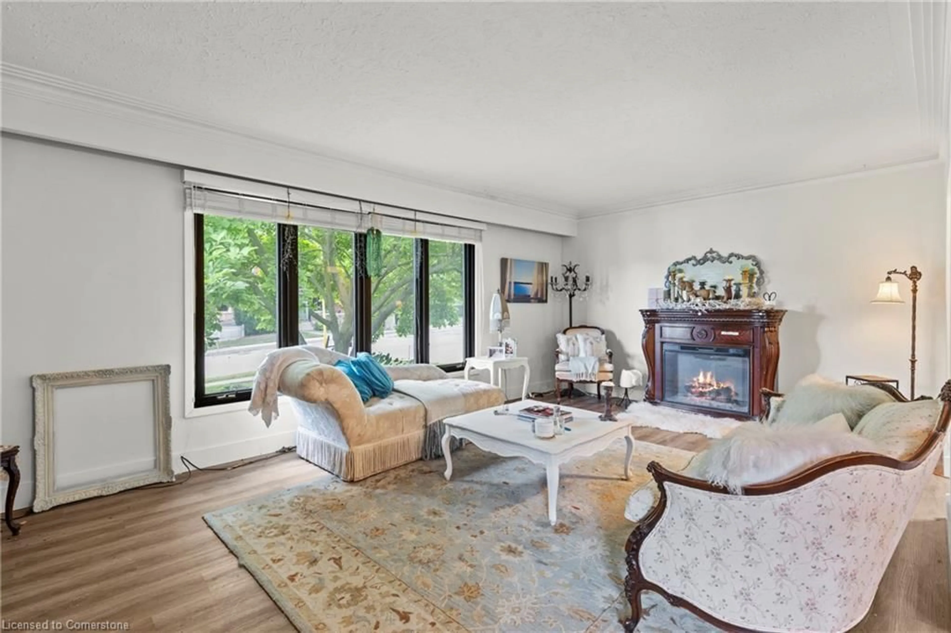 Living room with furniture, unknown for 4252 William St St, Lincoln Ontario L0R 1B0