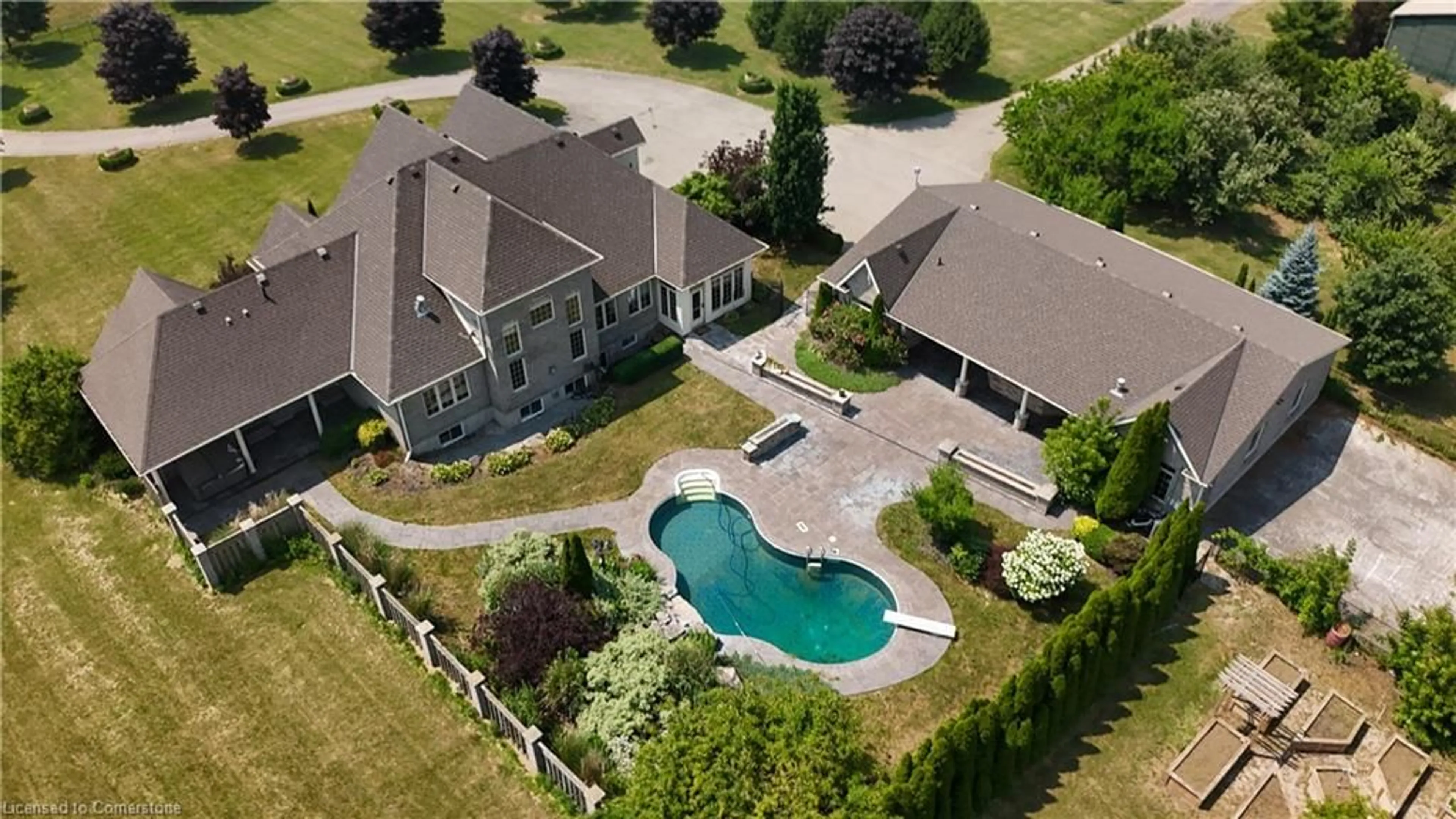 A pic from outside/outdoor area/front of a property/back of a property/a pic from drone, unknown for 214 & 218 Maple Ave, Burford Ontario N0E 1A0