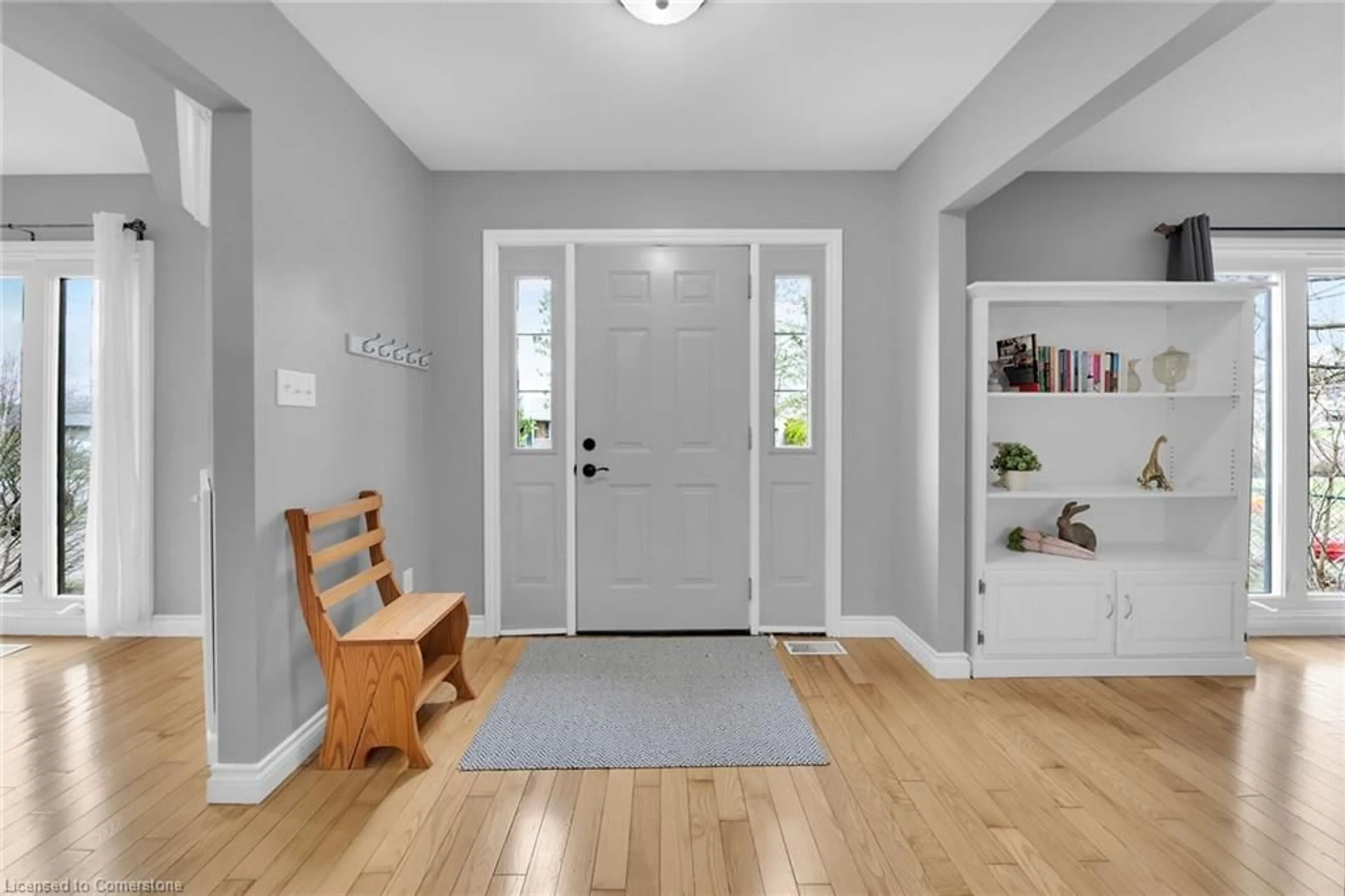 Indoor entryway for 44 Ottawa St, Cayuga Ontario N0A 1E0