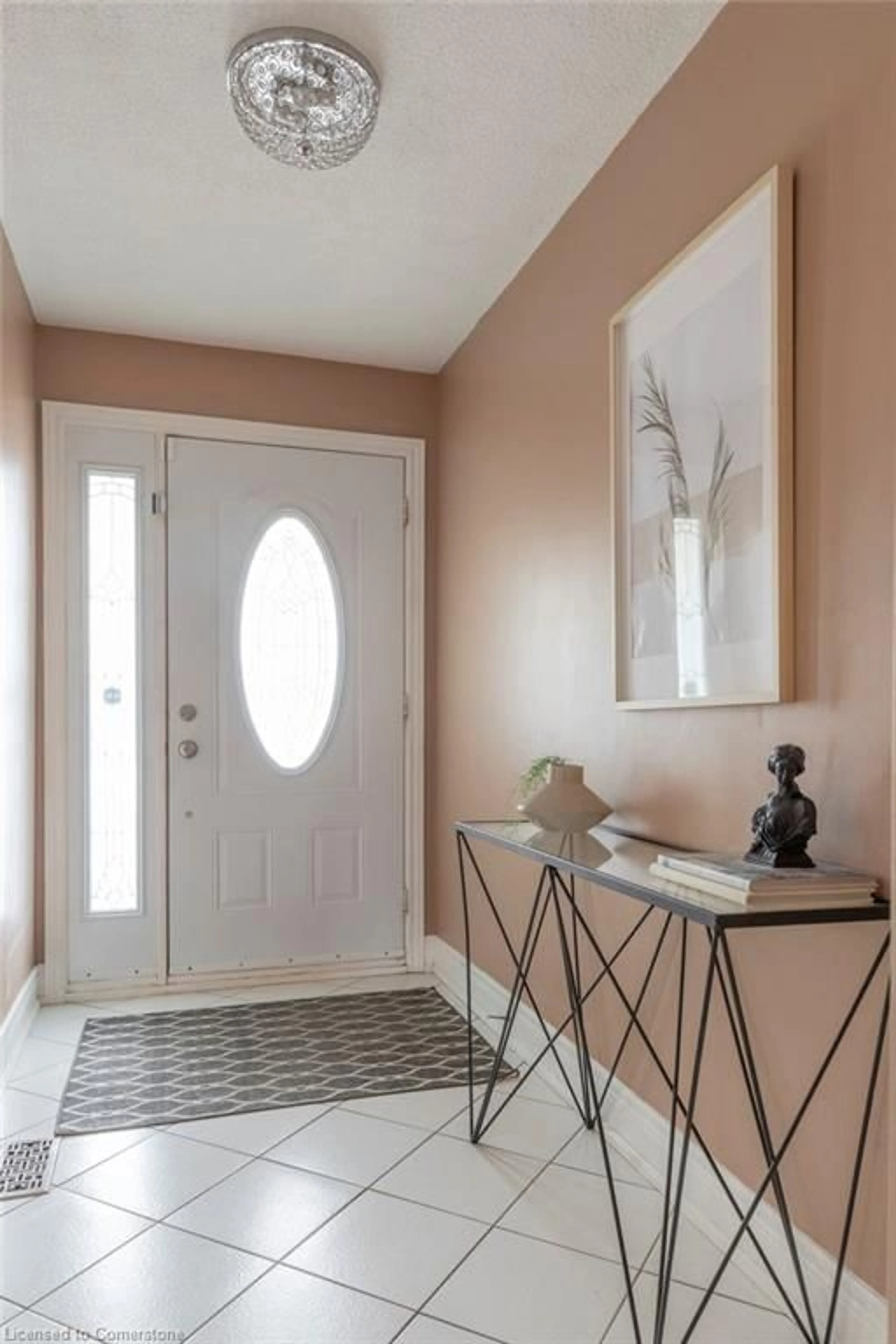 Indoor entryway for 8 Colgate Crt, Hamilton Ontario L9C 6Z6
