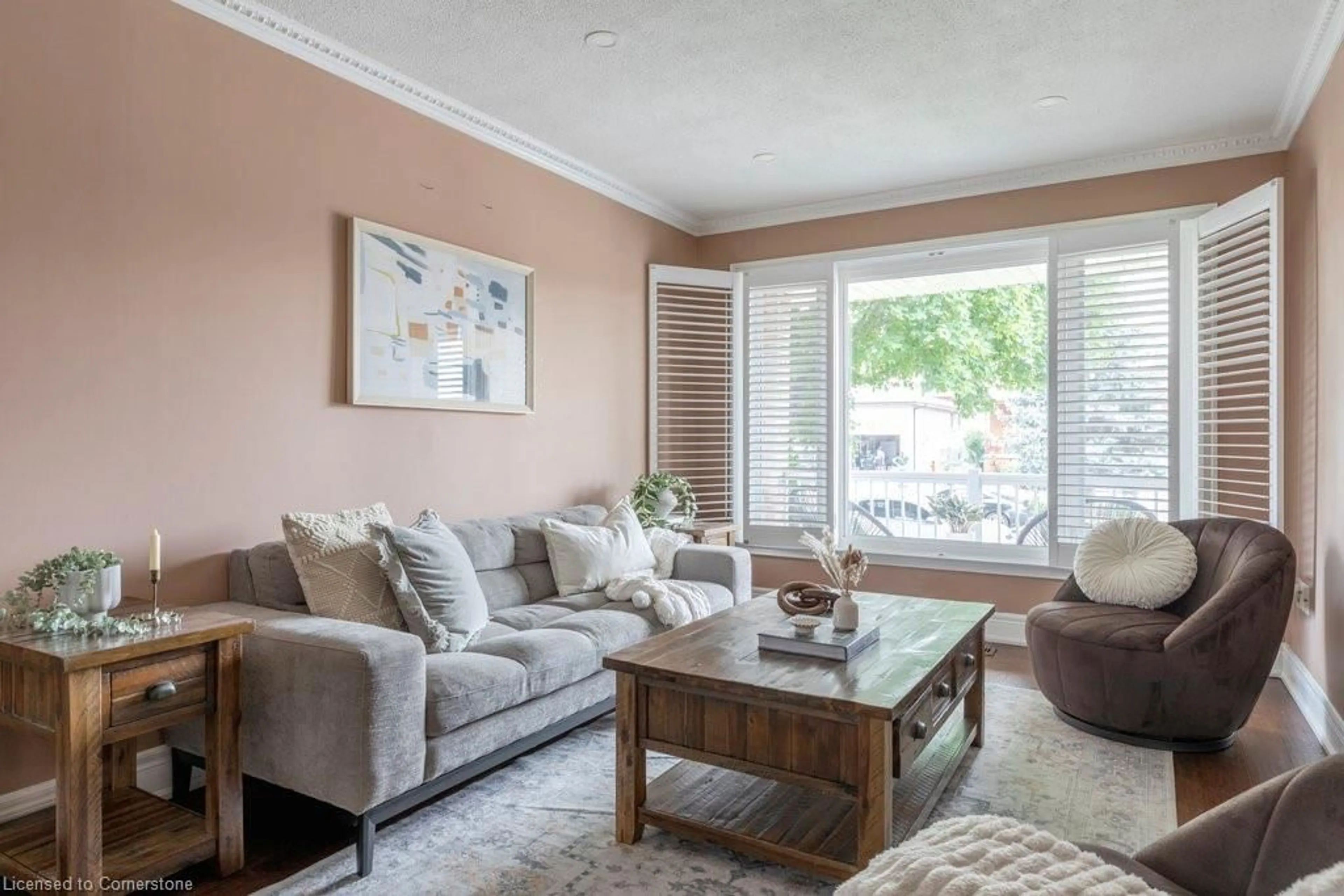 Living room with furniture, unknown for 8 Colgate Crt, Hamilton Ontario L9C 6Z6