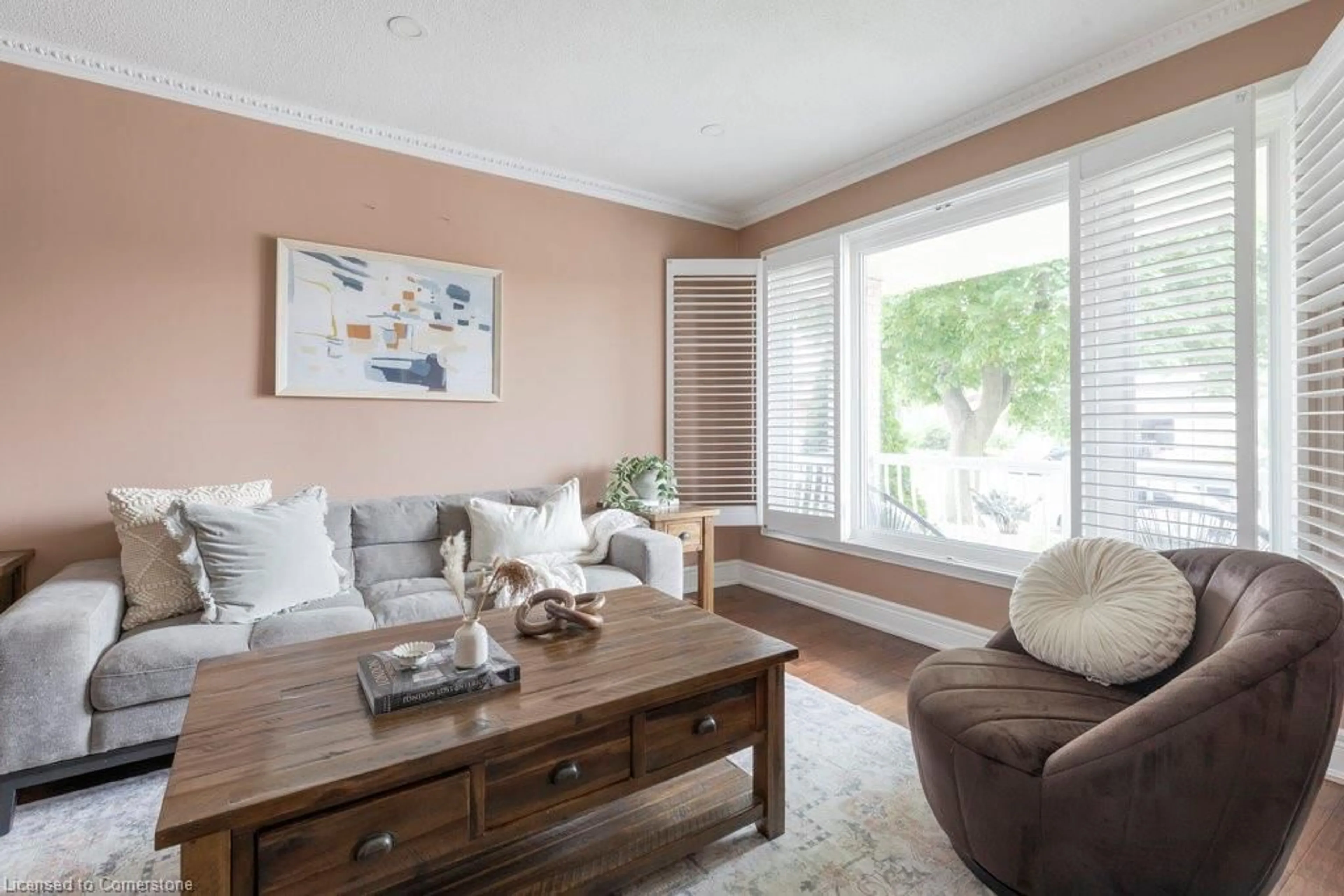 Living room with furniture, wood/laminate floor for 8 Colgate Crt, Hamilton Ontario L9C 6Z6